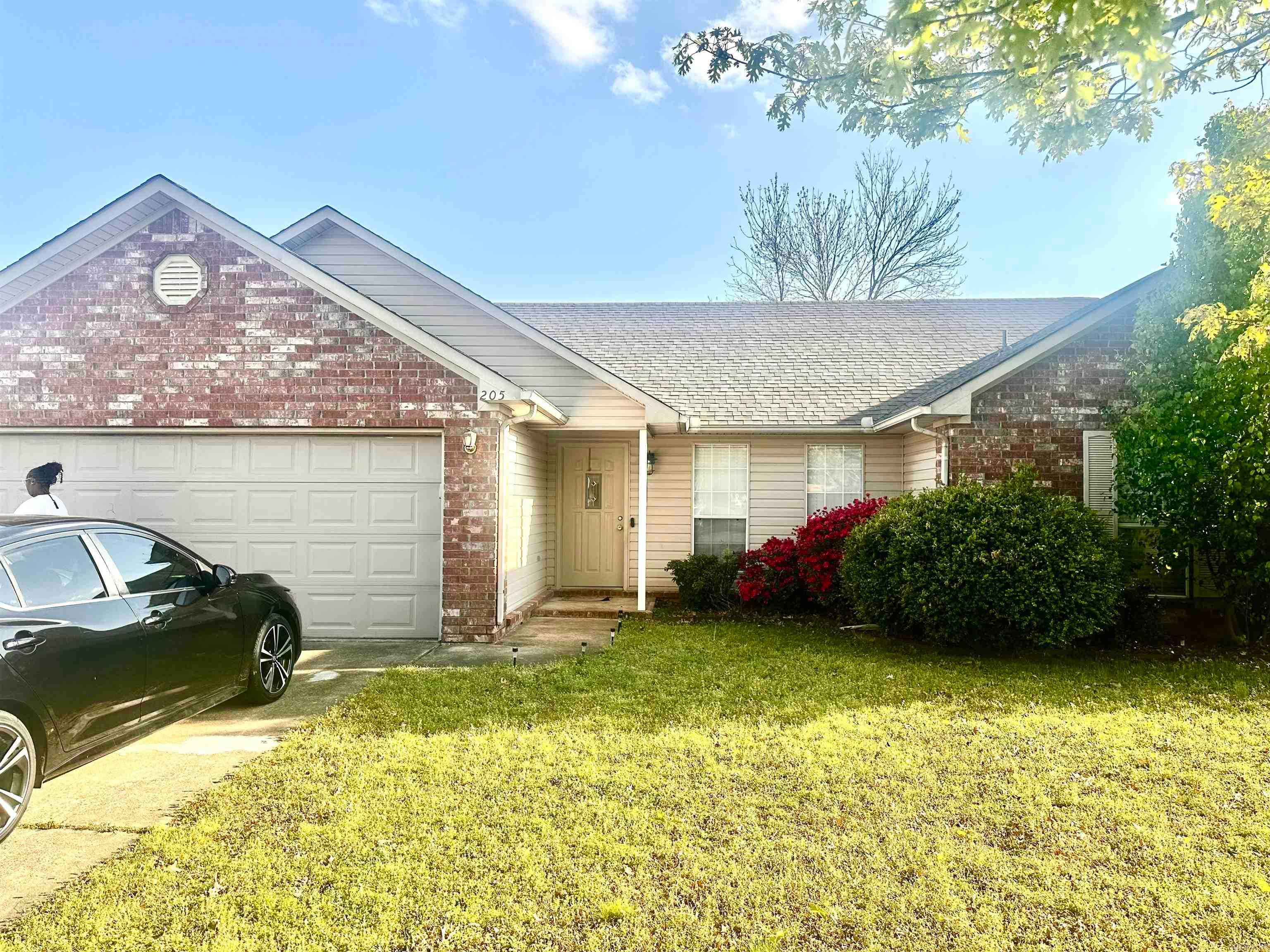 205 Natchez Drive — photo