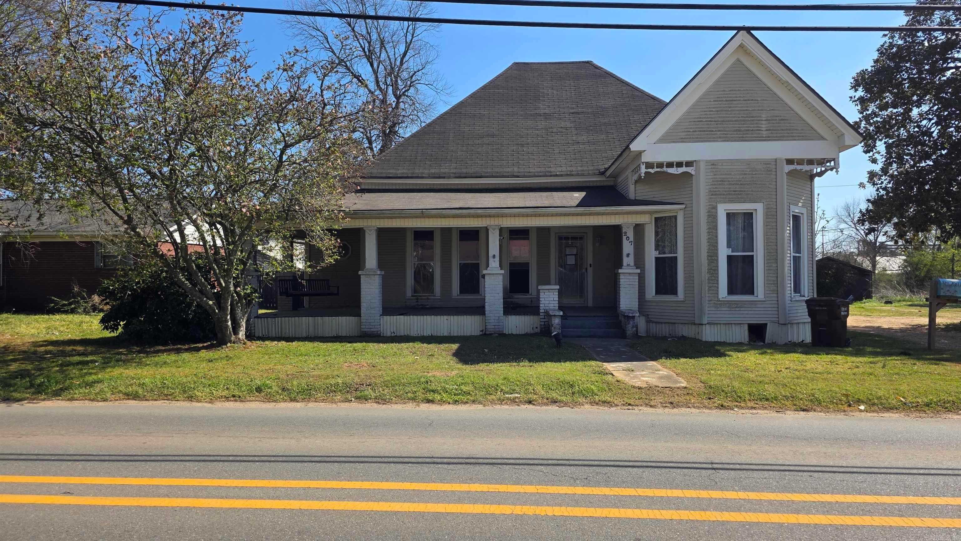 207 W Central Street — photo