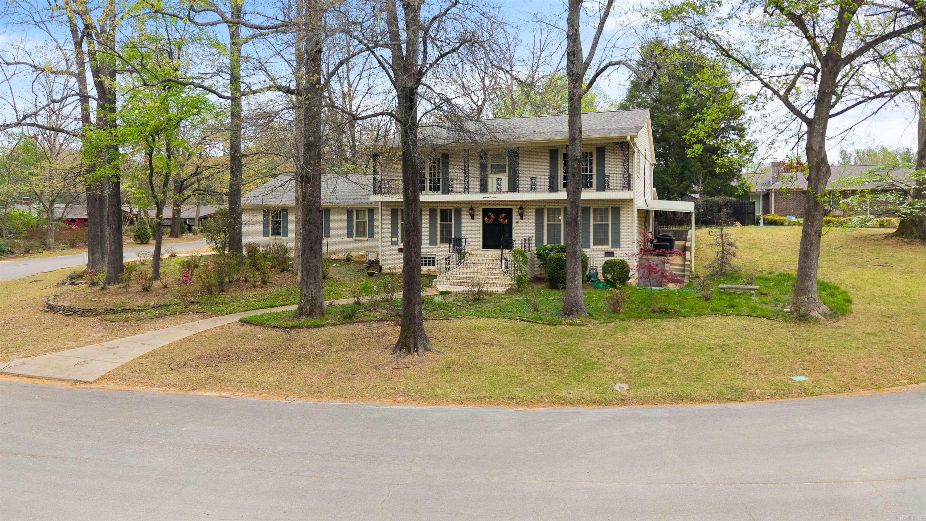1407 Redbud — photo
