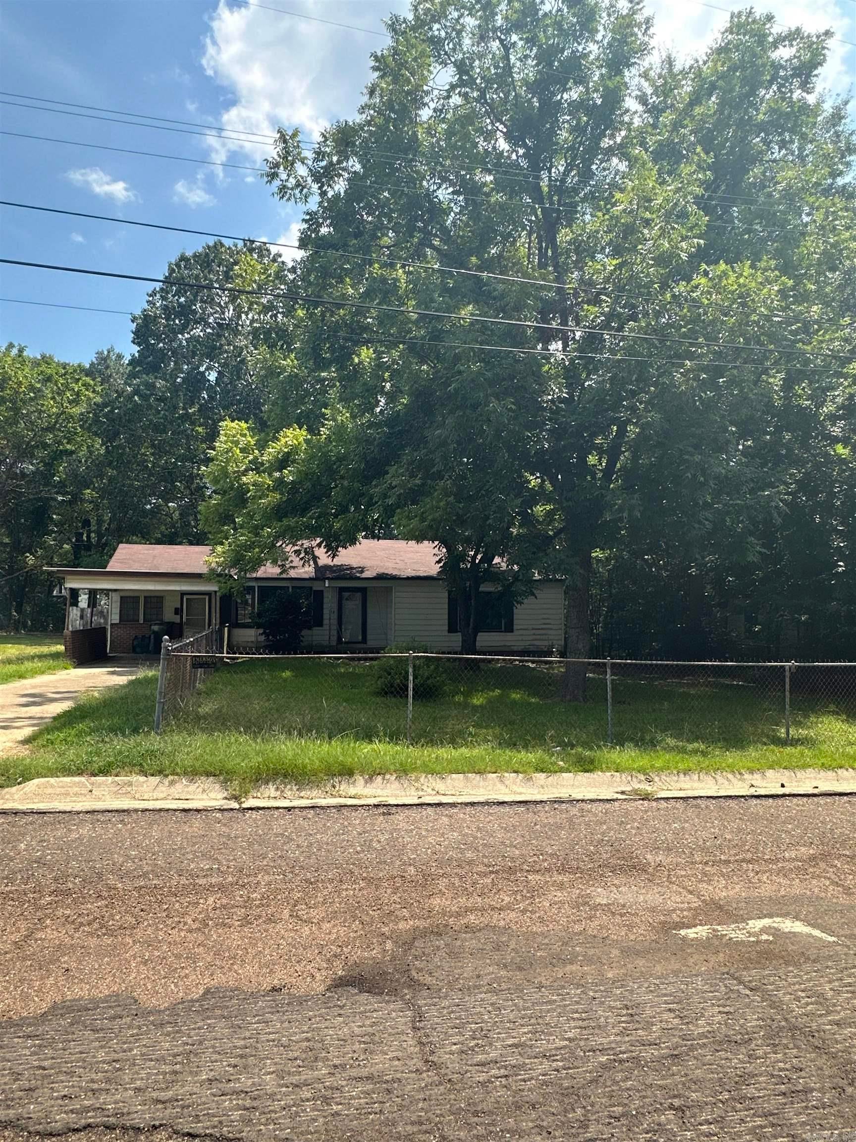 913 Calhoun — photo