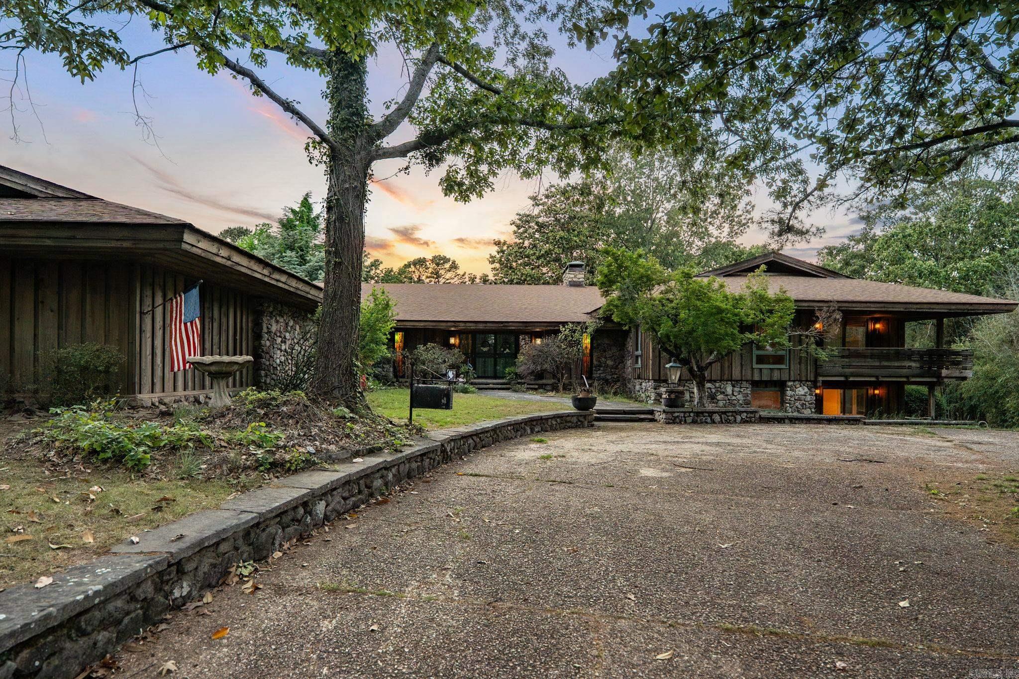 11909 Fairview Road — photo
