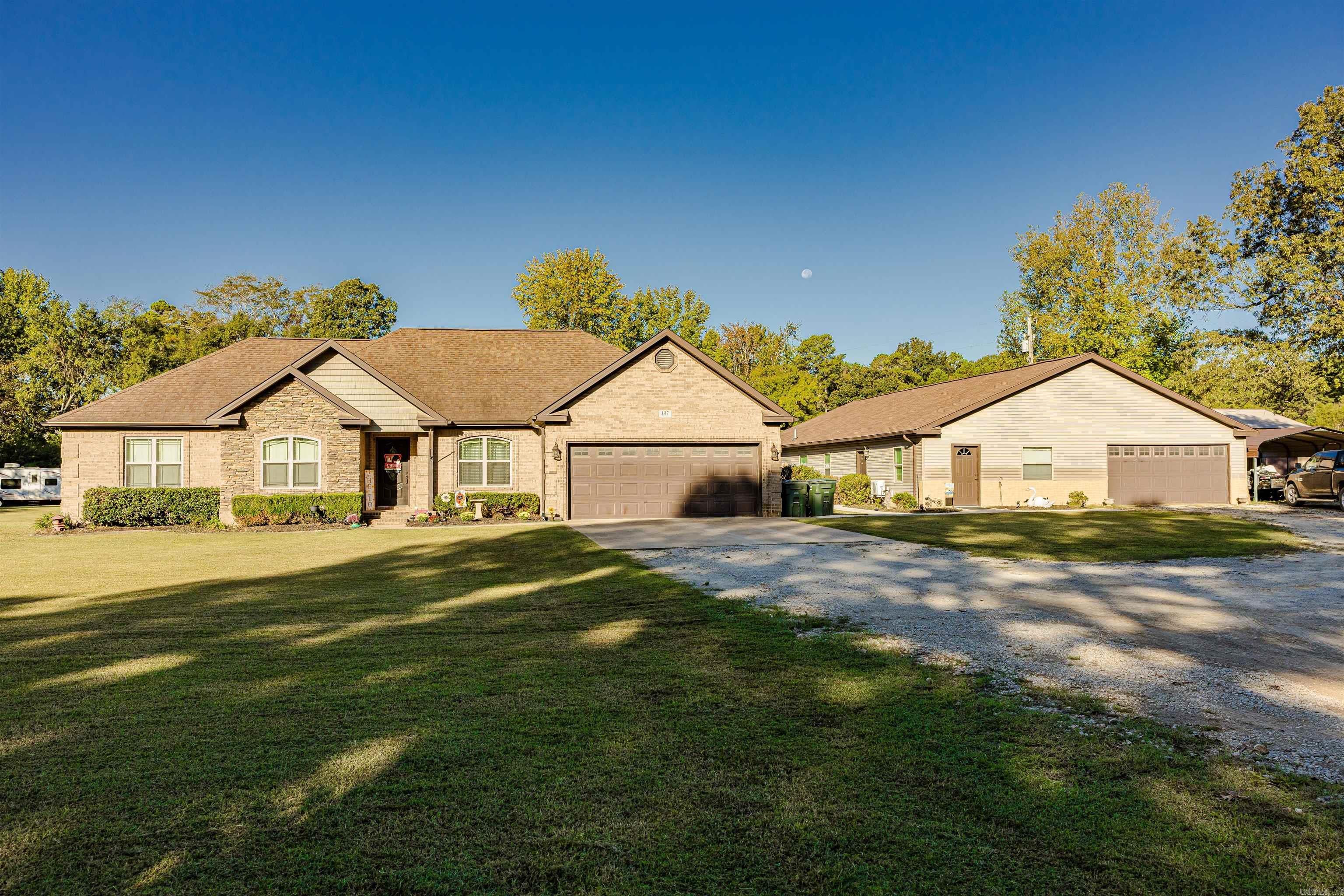 137 County Road 765 — photo