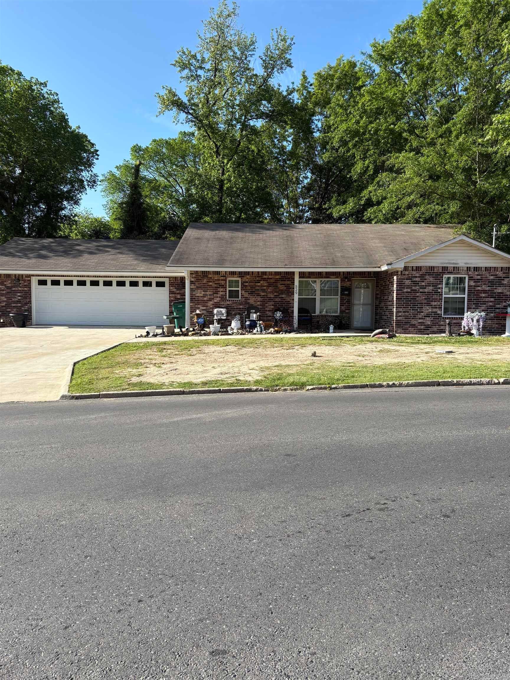 529 W Grove St. — photo