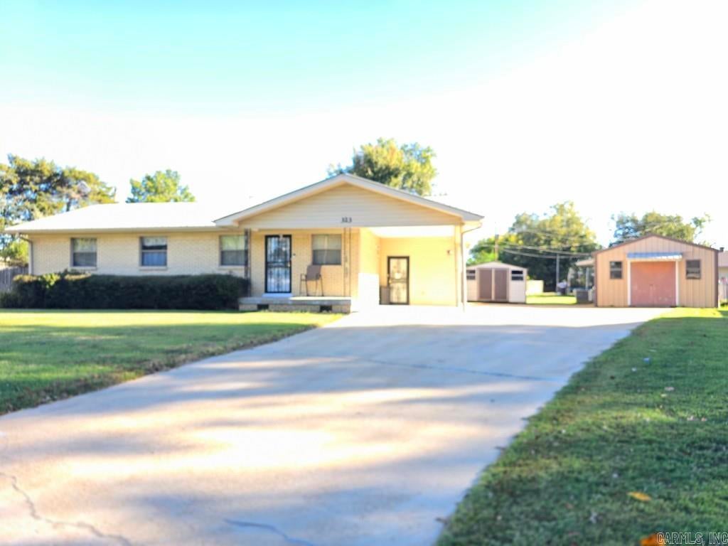 323 Clifton Dr — photo