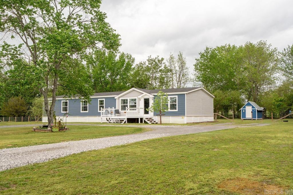 110 Roberson Dr — photo
