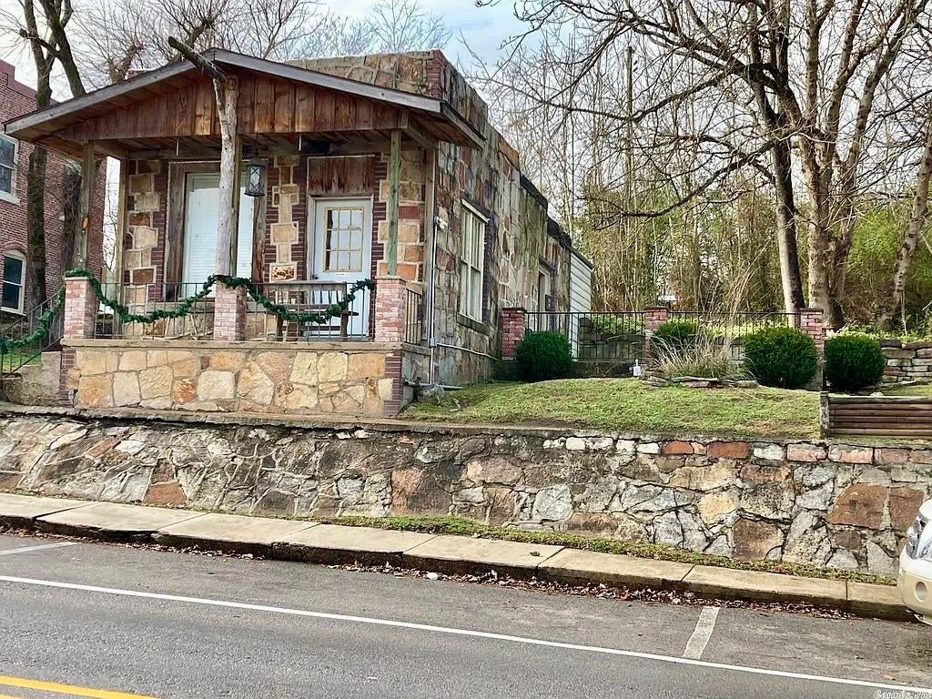 142 Main Street — photo