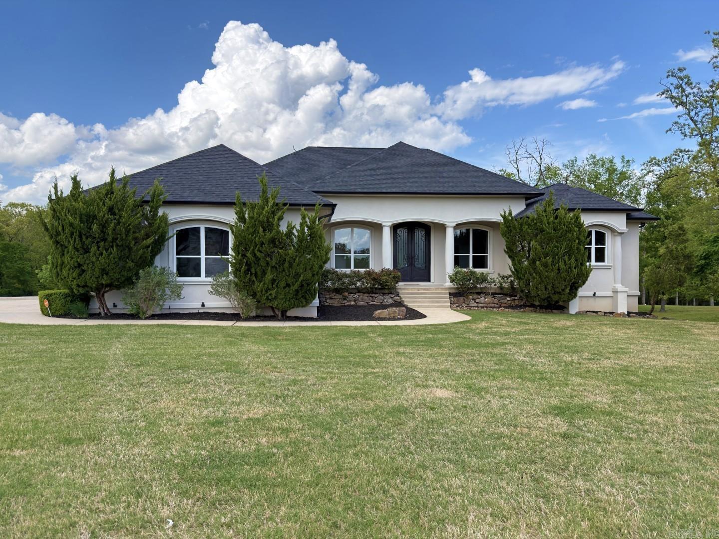 300 Crestview Drive — photo