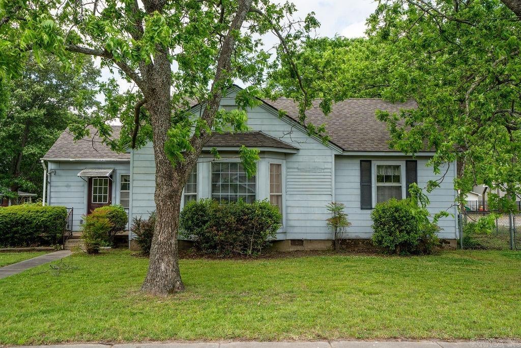 404 W Curran Street — photo