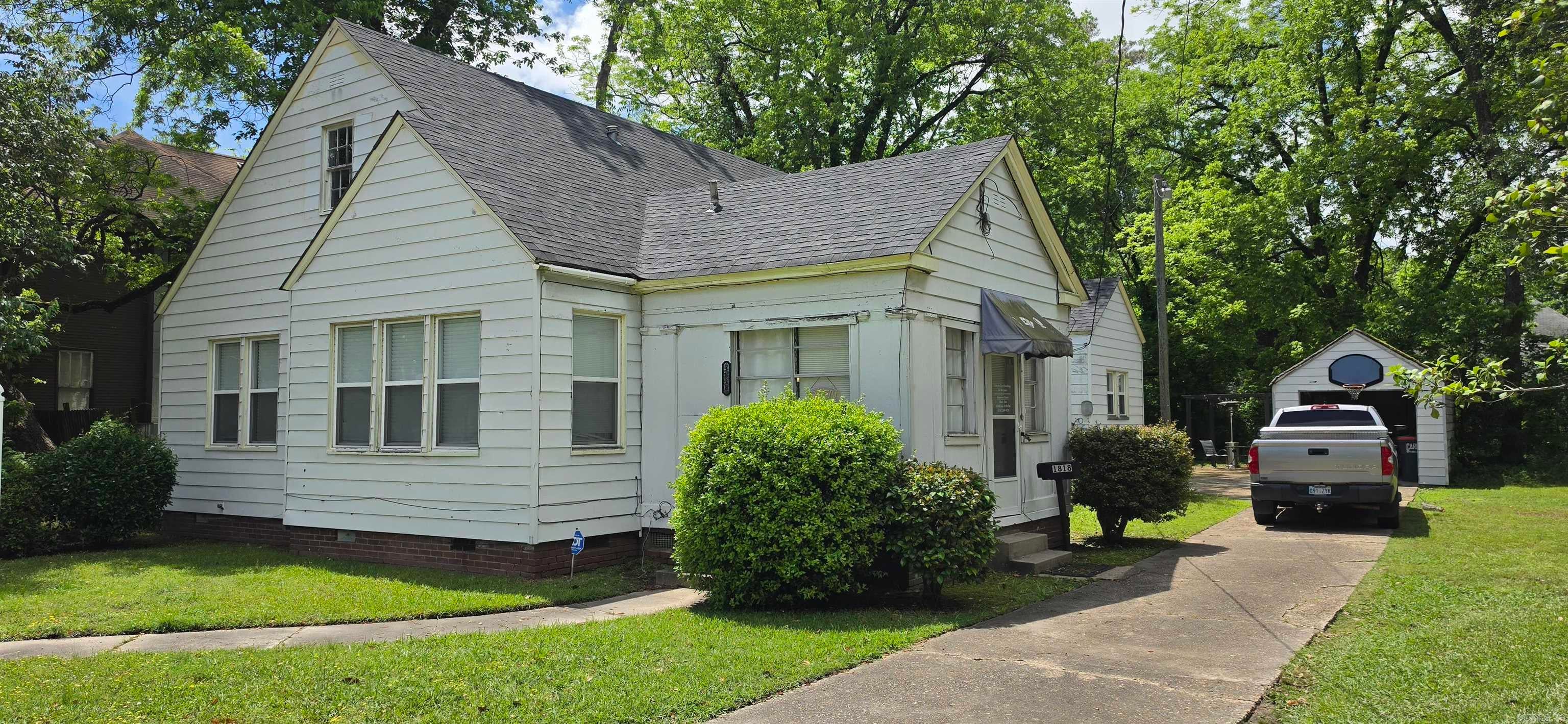 1818 S Olive Street — photo
