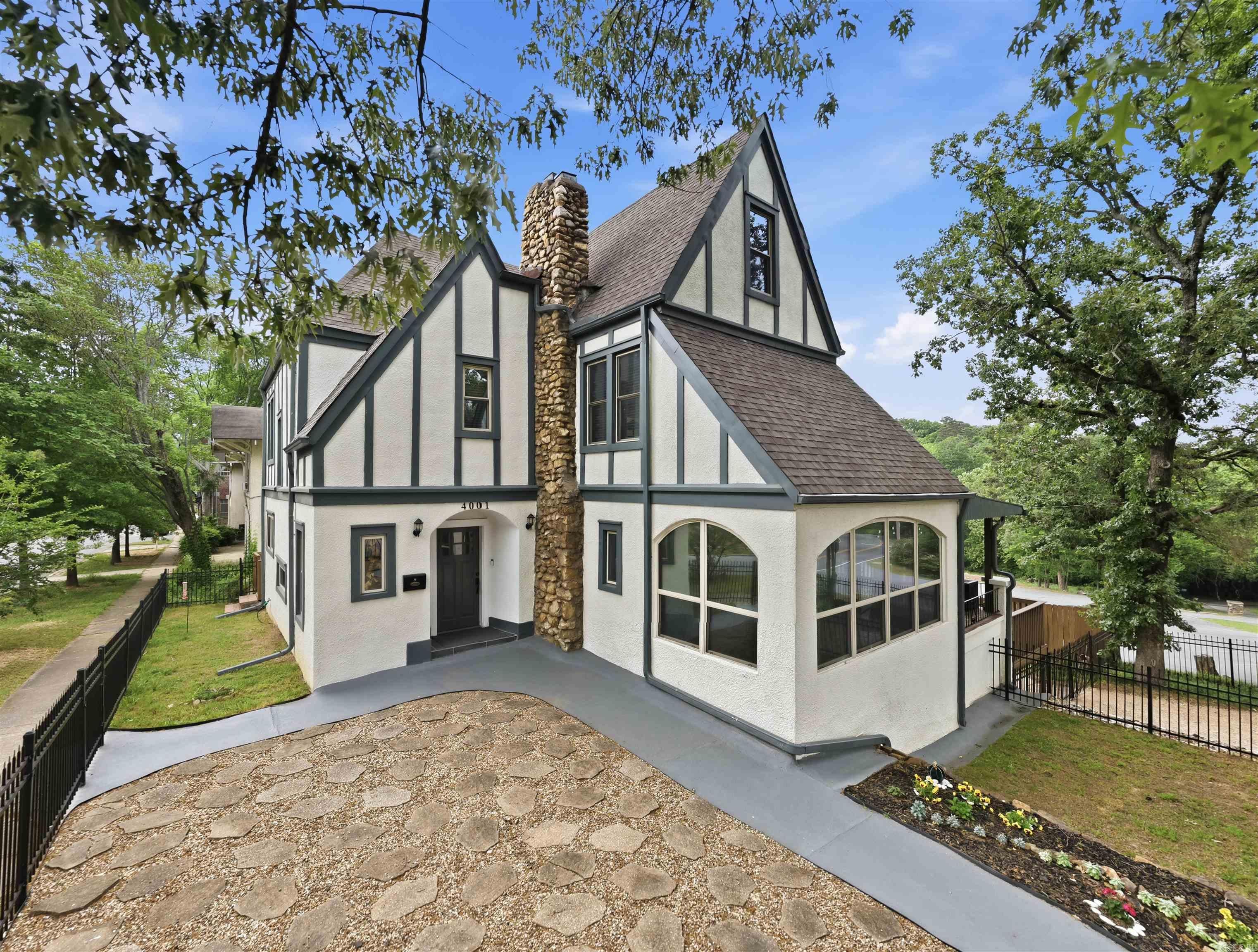 4001 Cedar Hill Road — photo