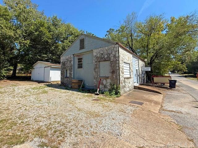 814 Bayou — photo