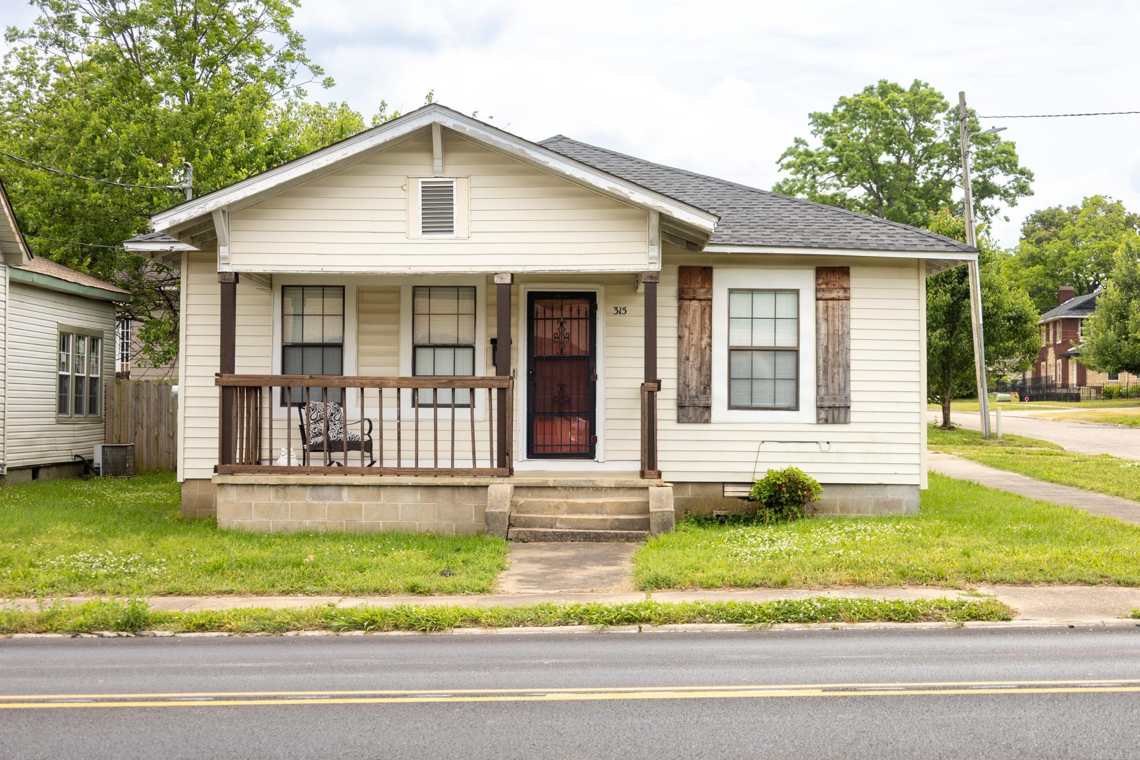 315 W Matthews Avenue — photo