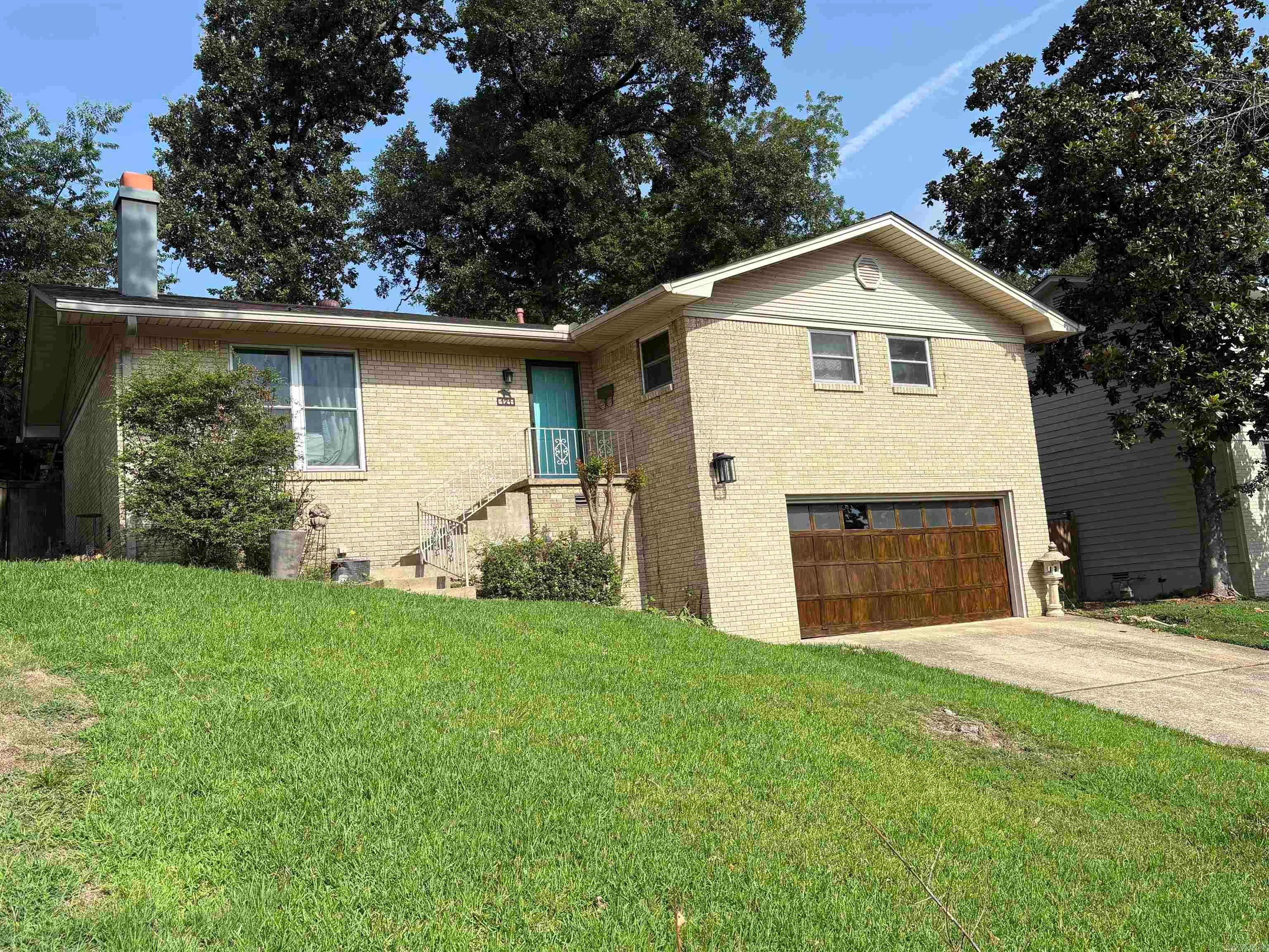121 White Oak Lane — photo
