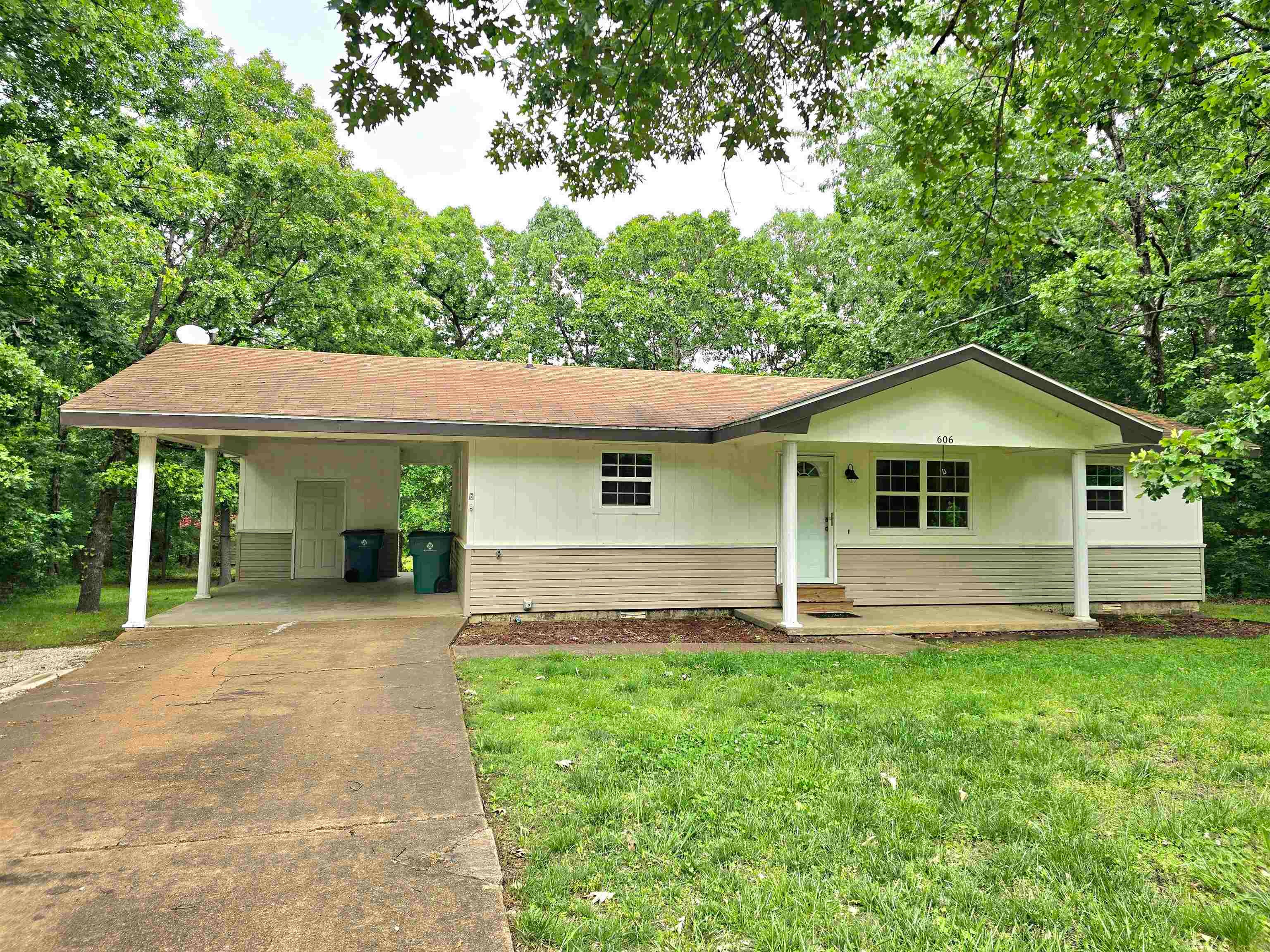 606 Dove Lane — photo