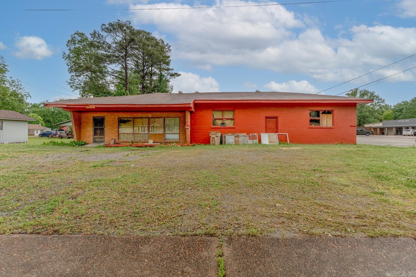 314 W Martin Dr — photo