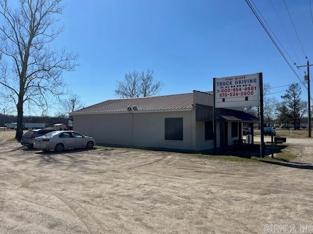 4208 S Highway 65 — photo