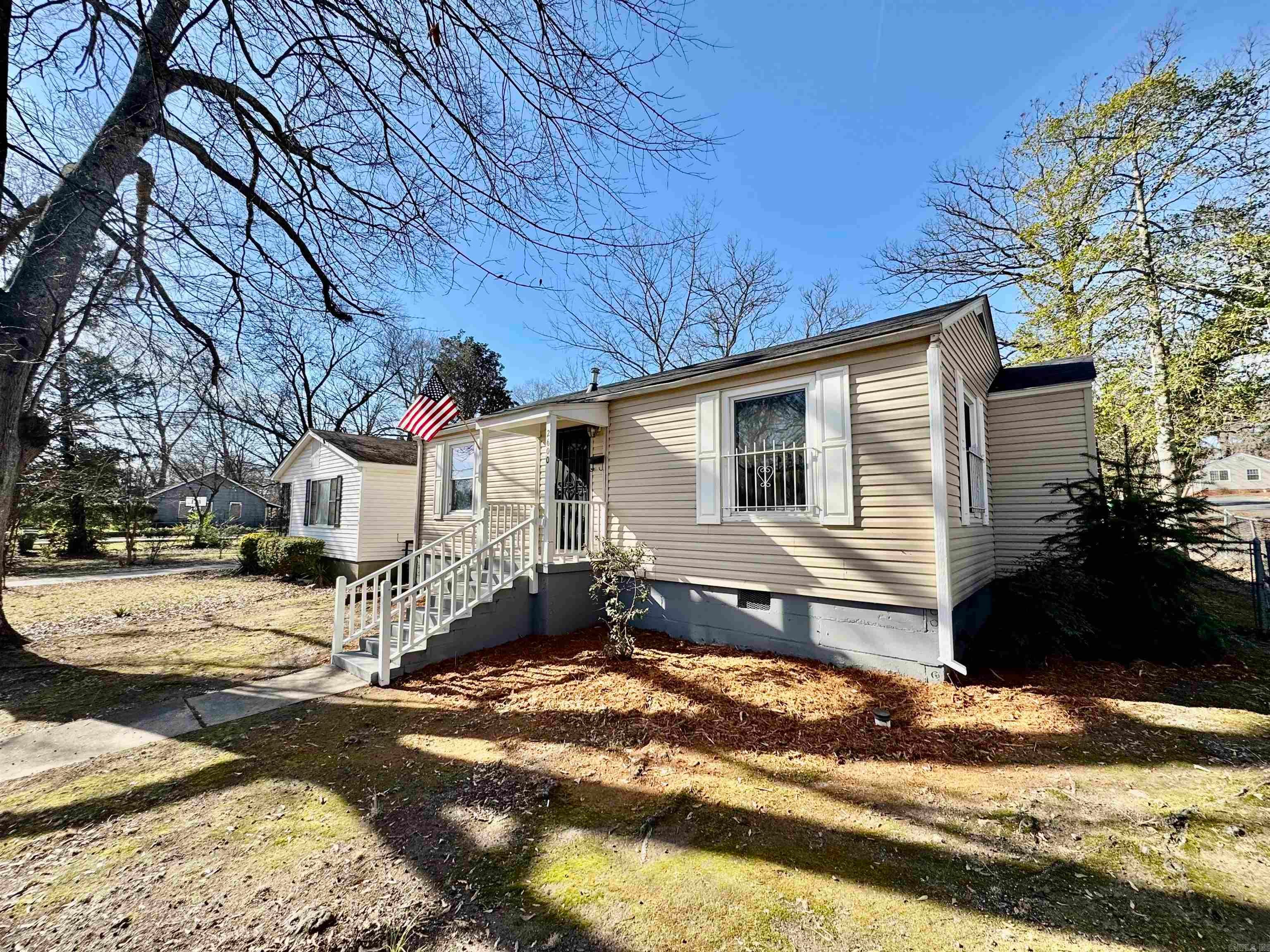 2600 S Van Buren Street — photo