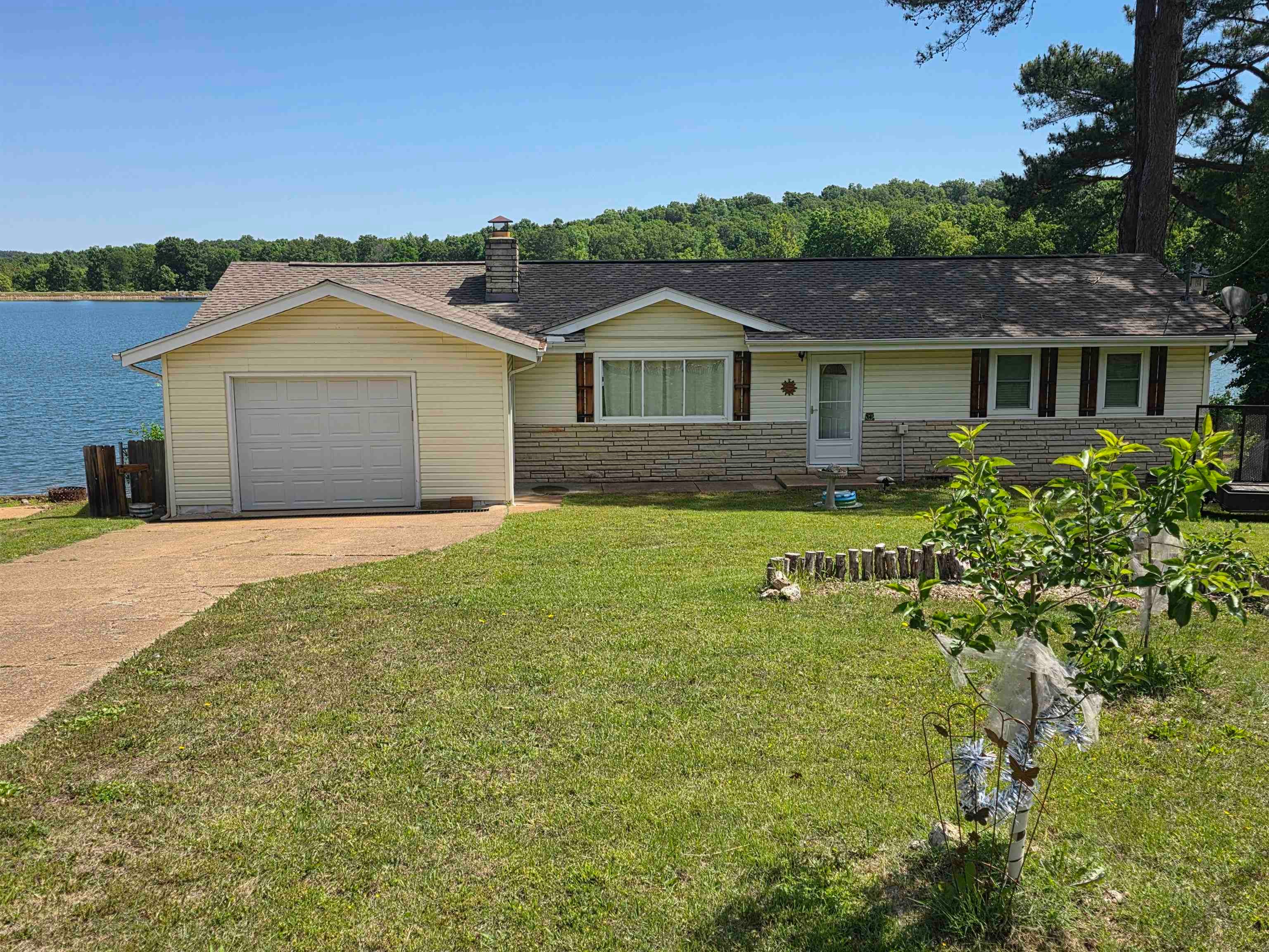 14 W Lake Estates Circle — photo