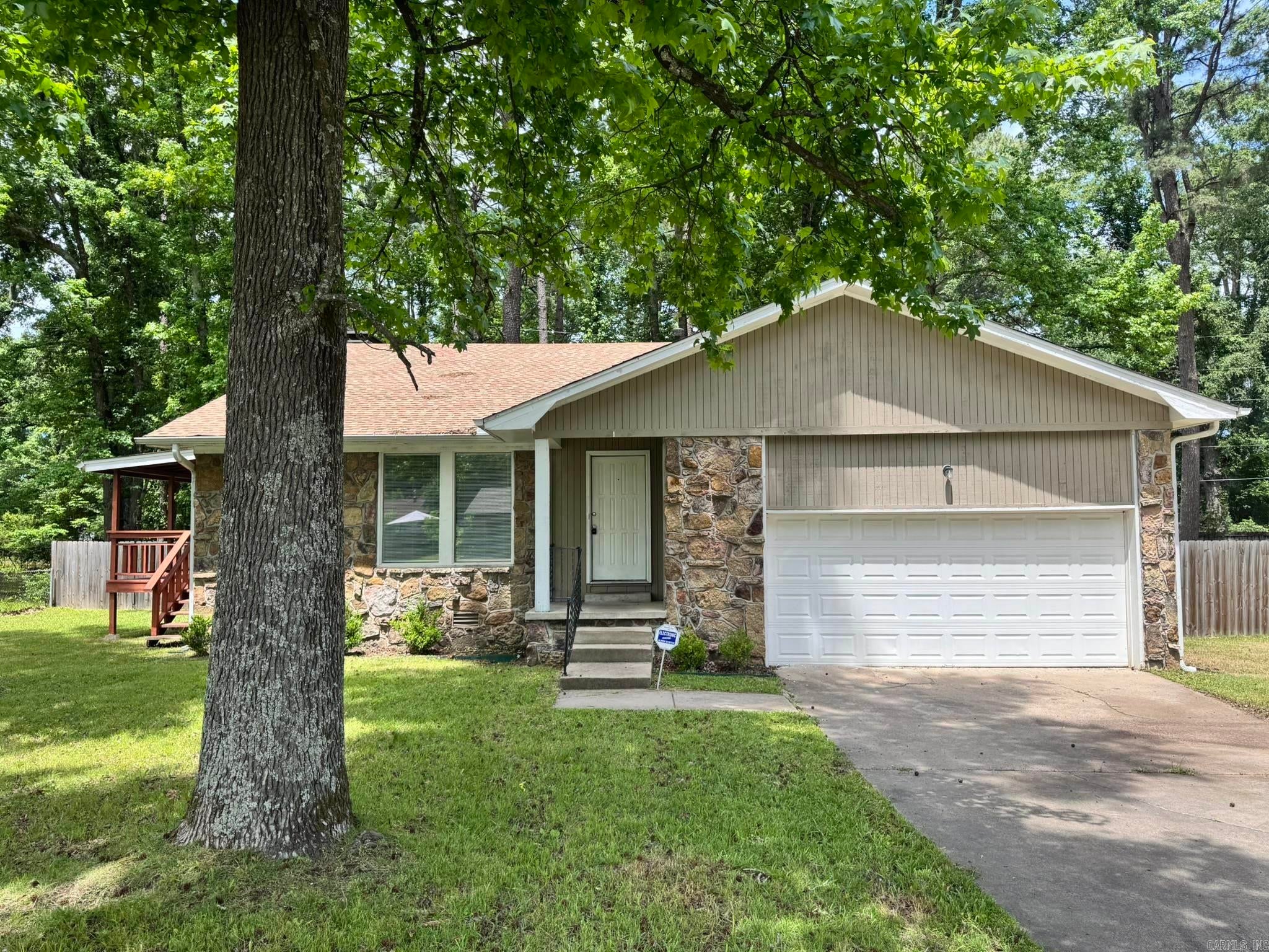 104 Foxdell Circle — photo