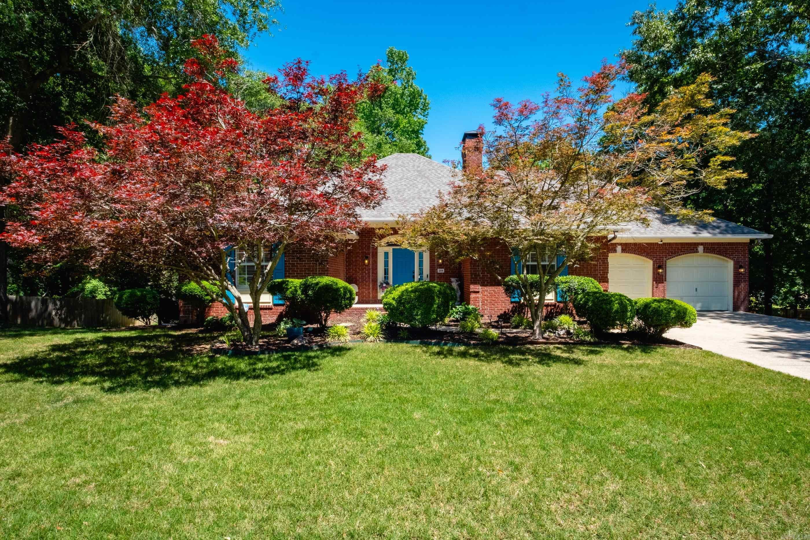 204 Fair Oaks Drive — photo