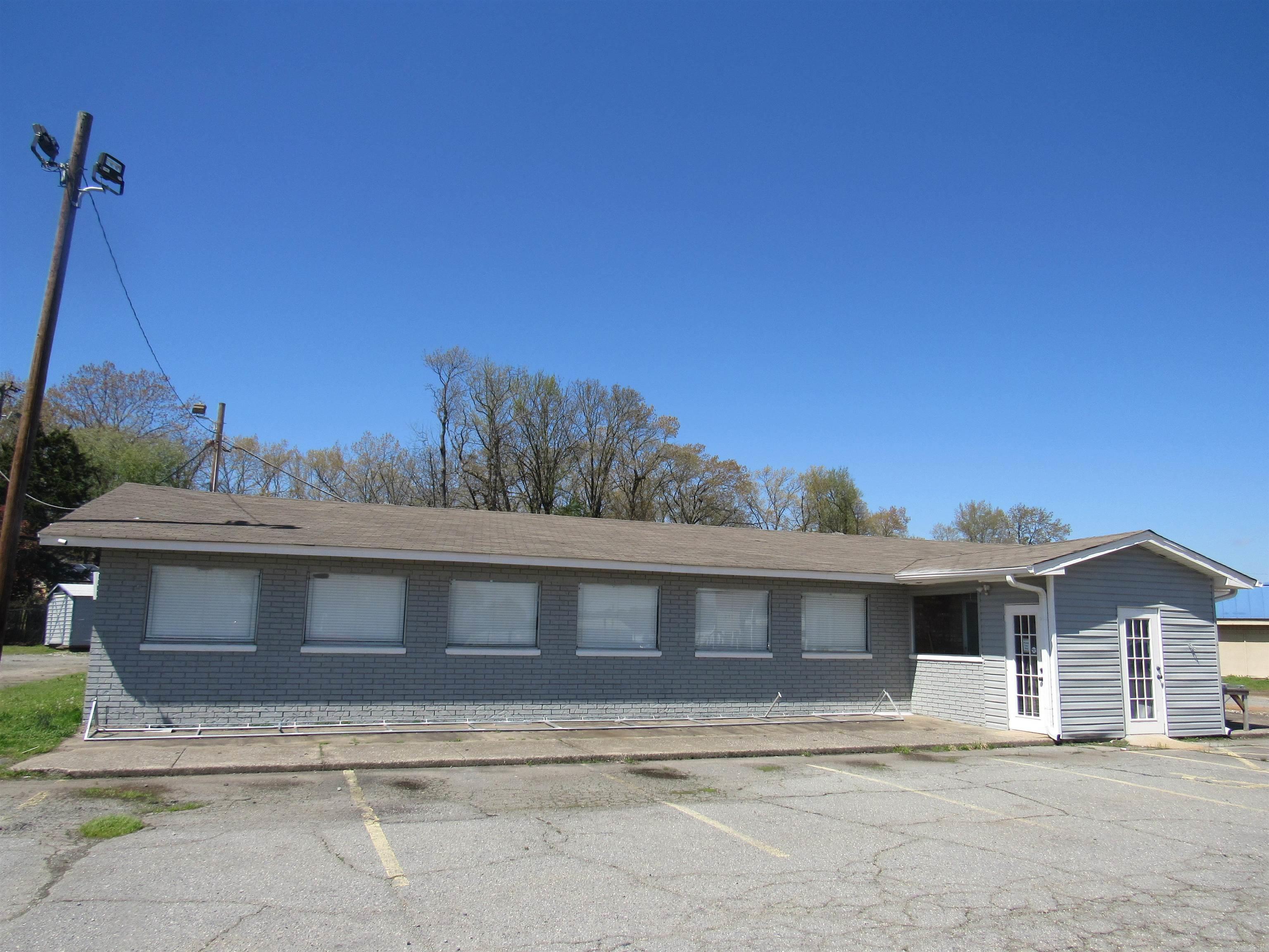 1400 John Harden Drive — photo