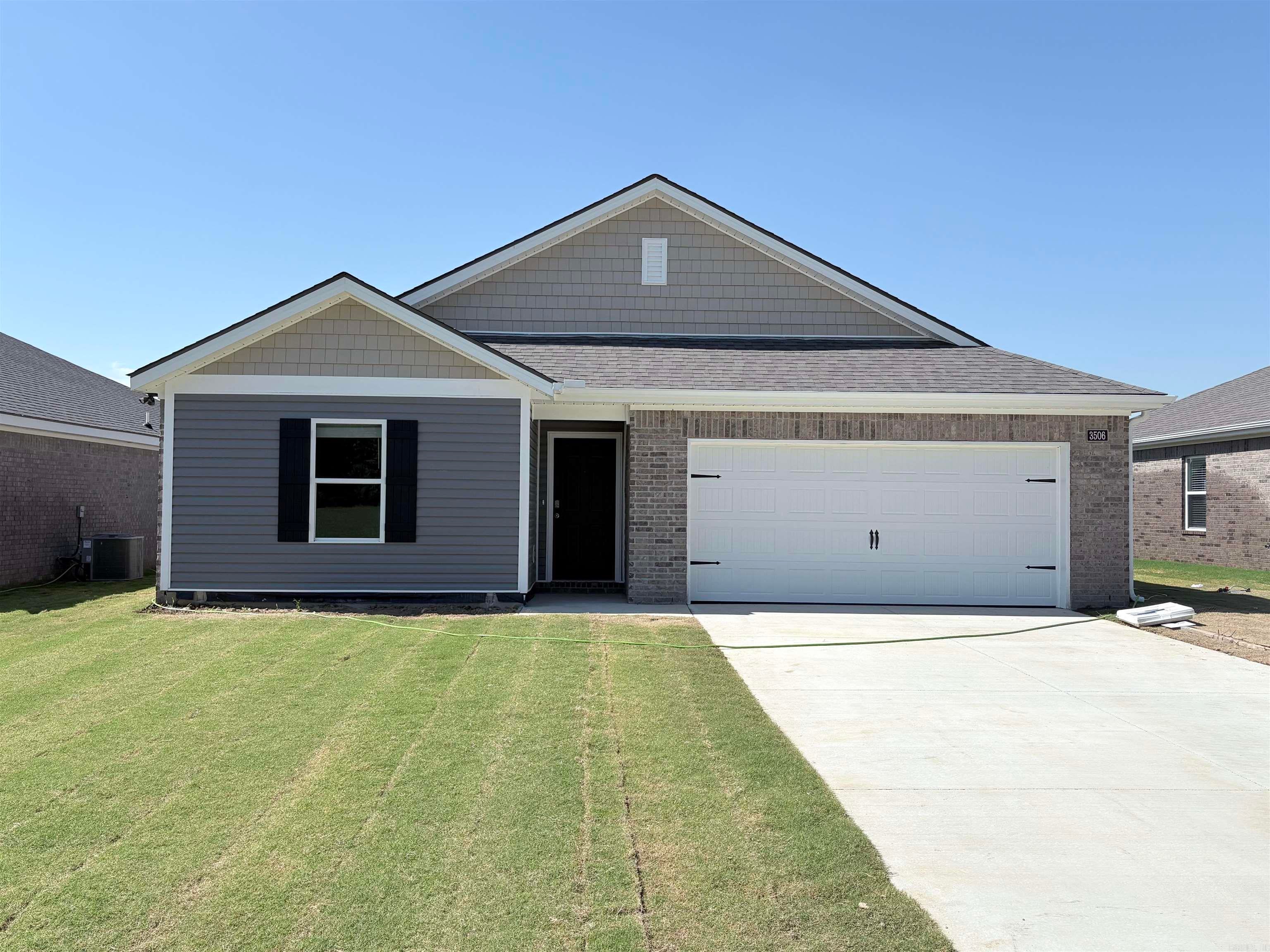 3506 Hawthorn Way — photo