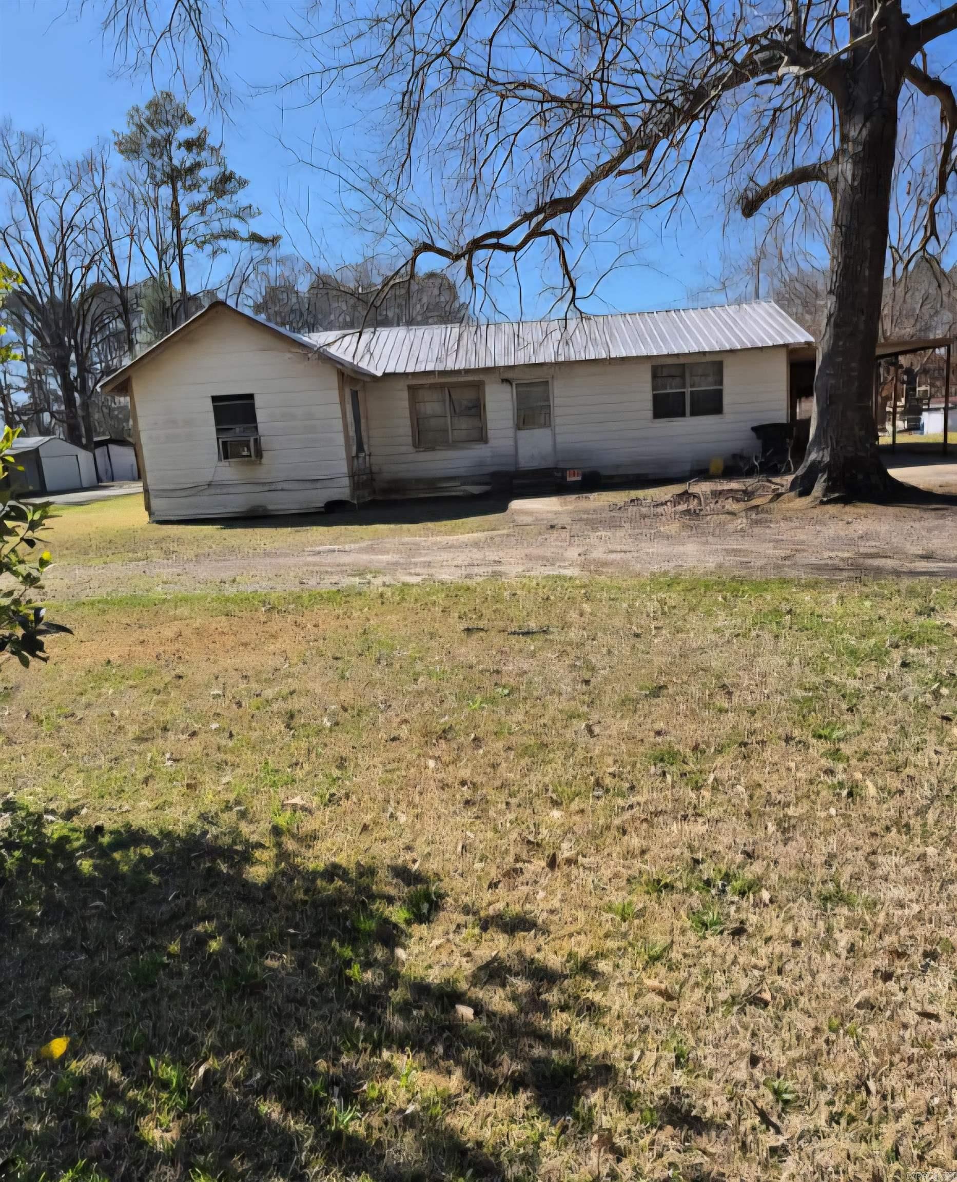 303 Western Auto Road — photo