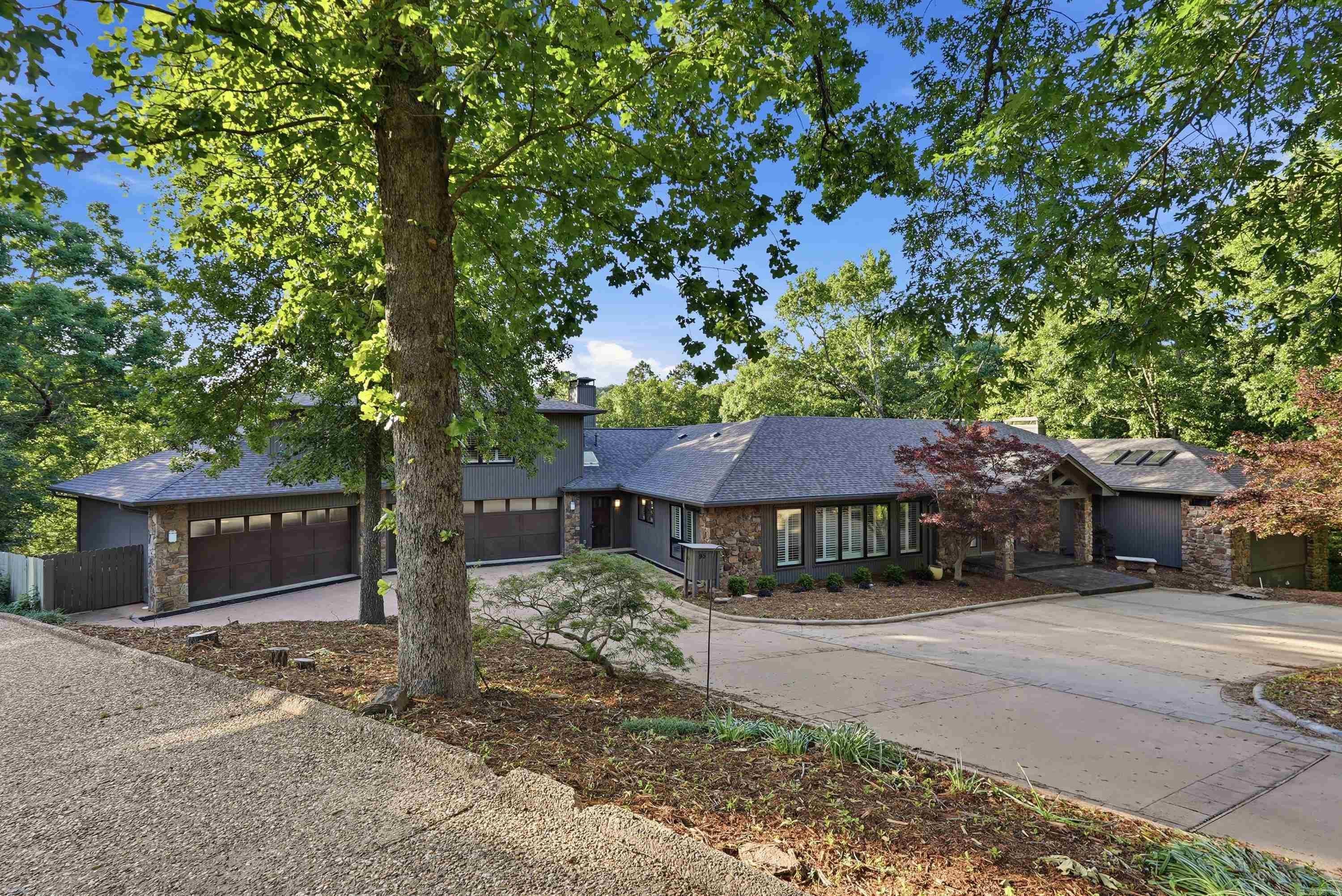 95 Robinwood Drive — photo