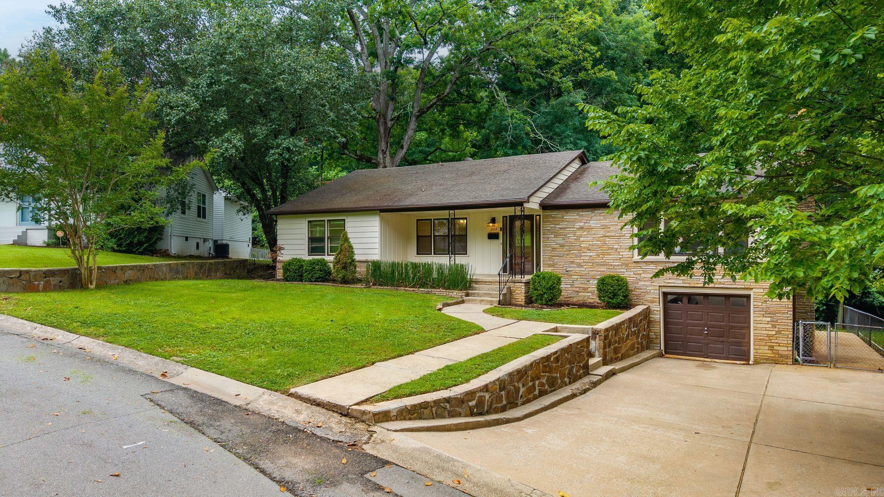 2104 Brownwood Rd — photo