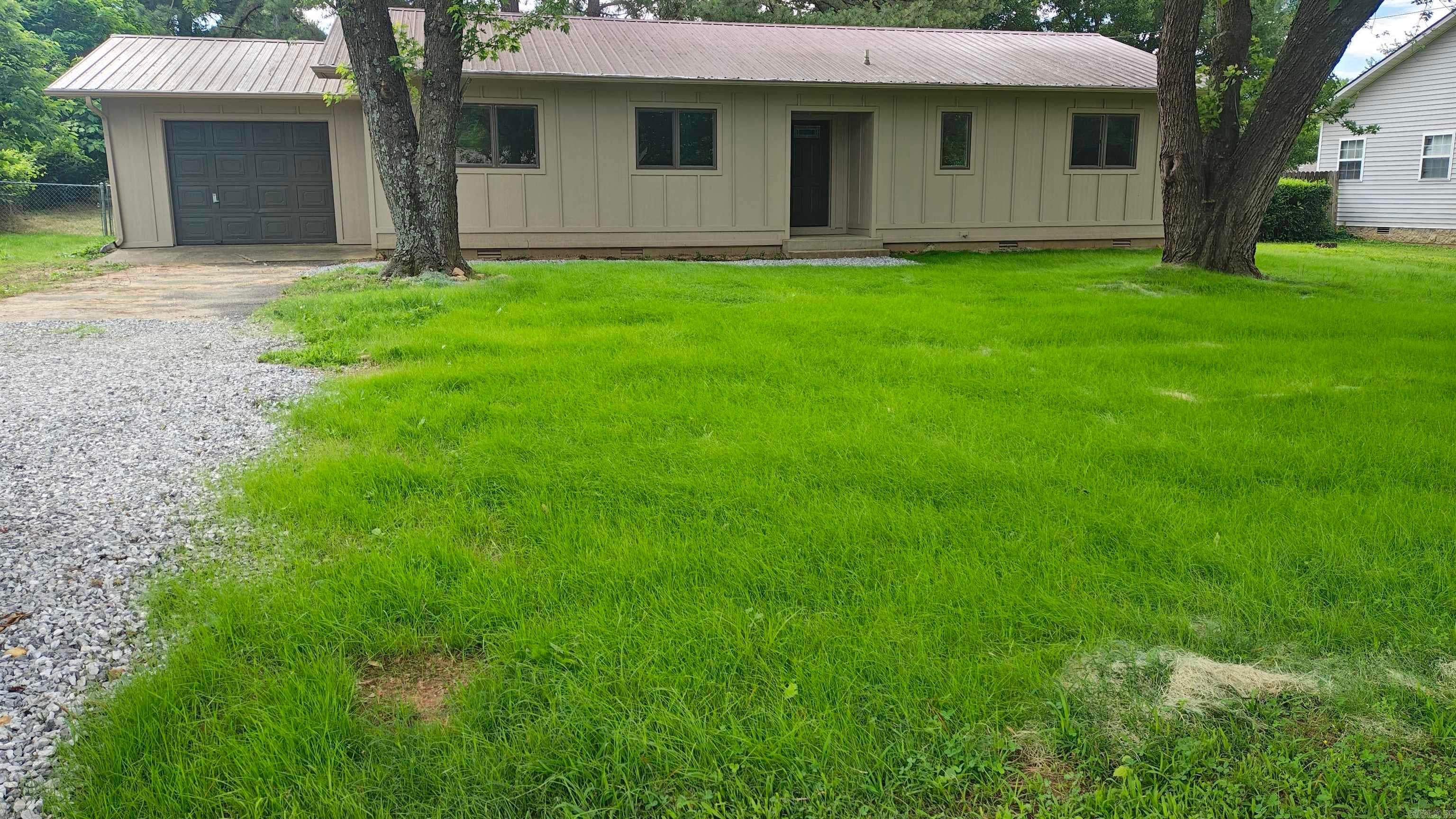 404 Maple Drive — photo