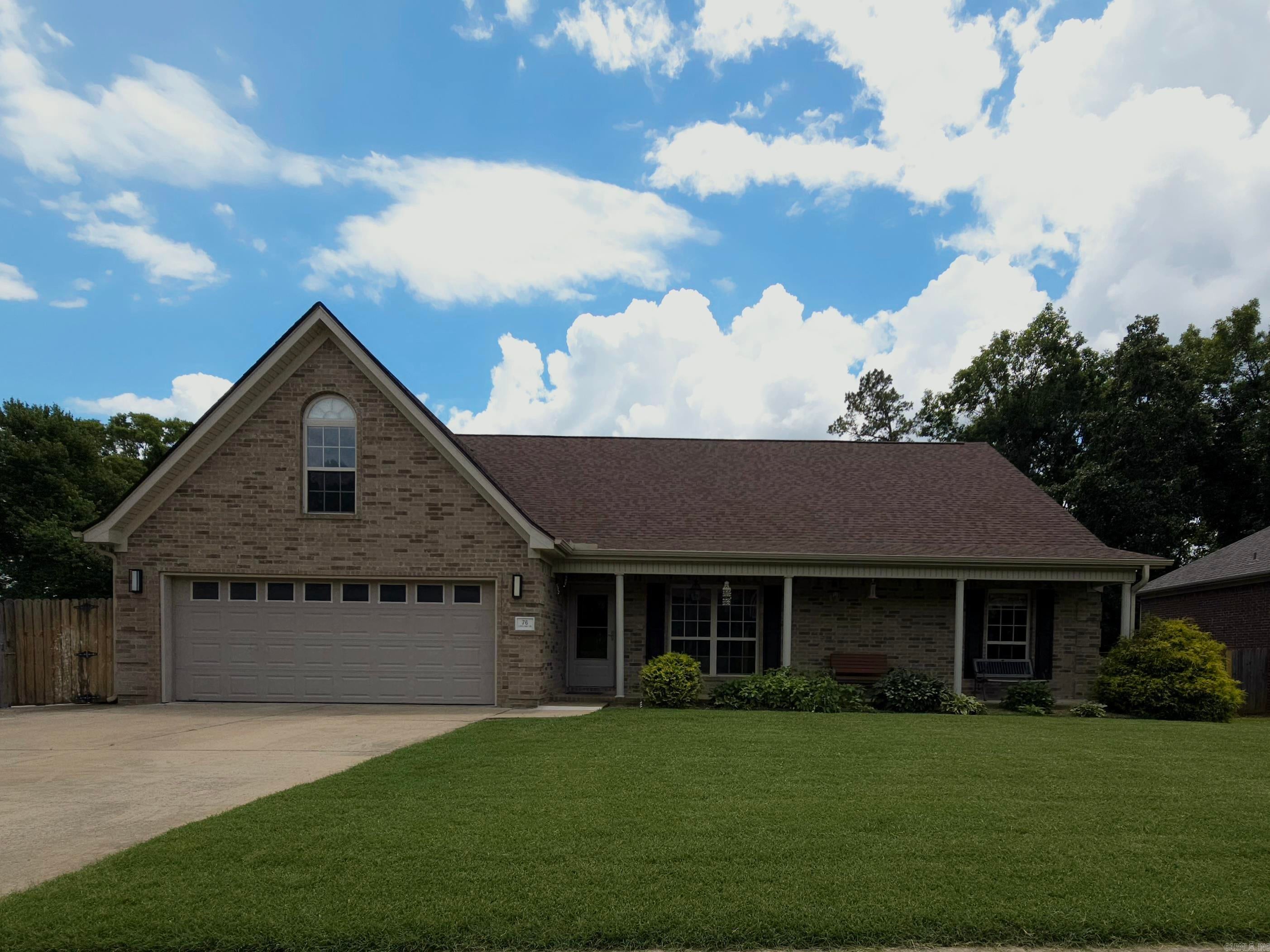 76 Lakeland Dr — photo