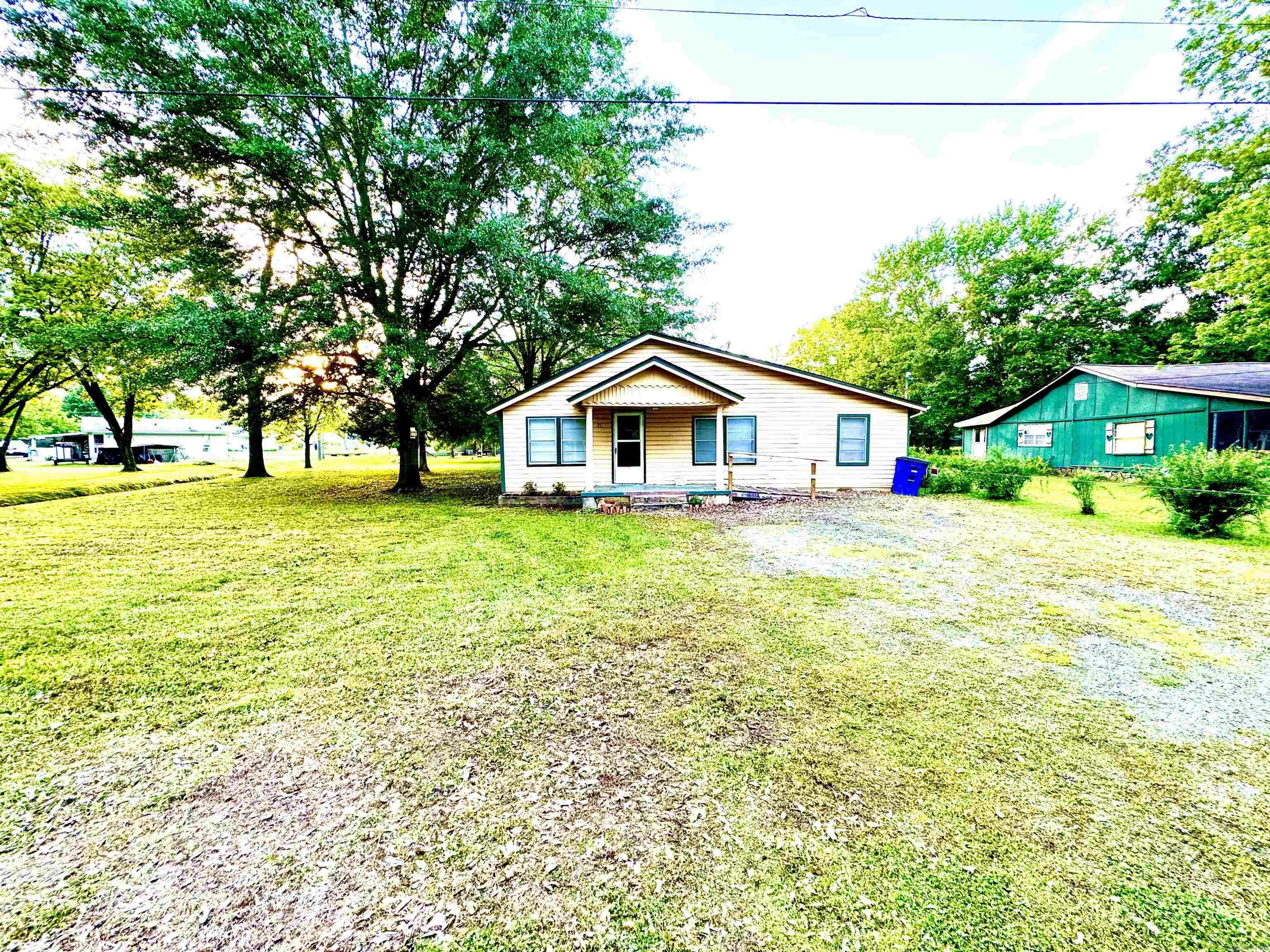 311 E College Street, Beebe, AR 72012 — photo 2