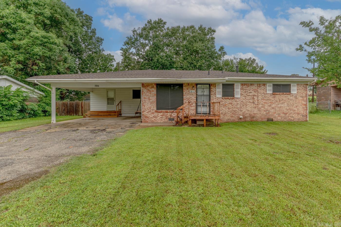 306 Walnut Drive — photo