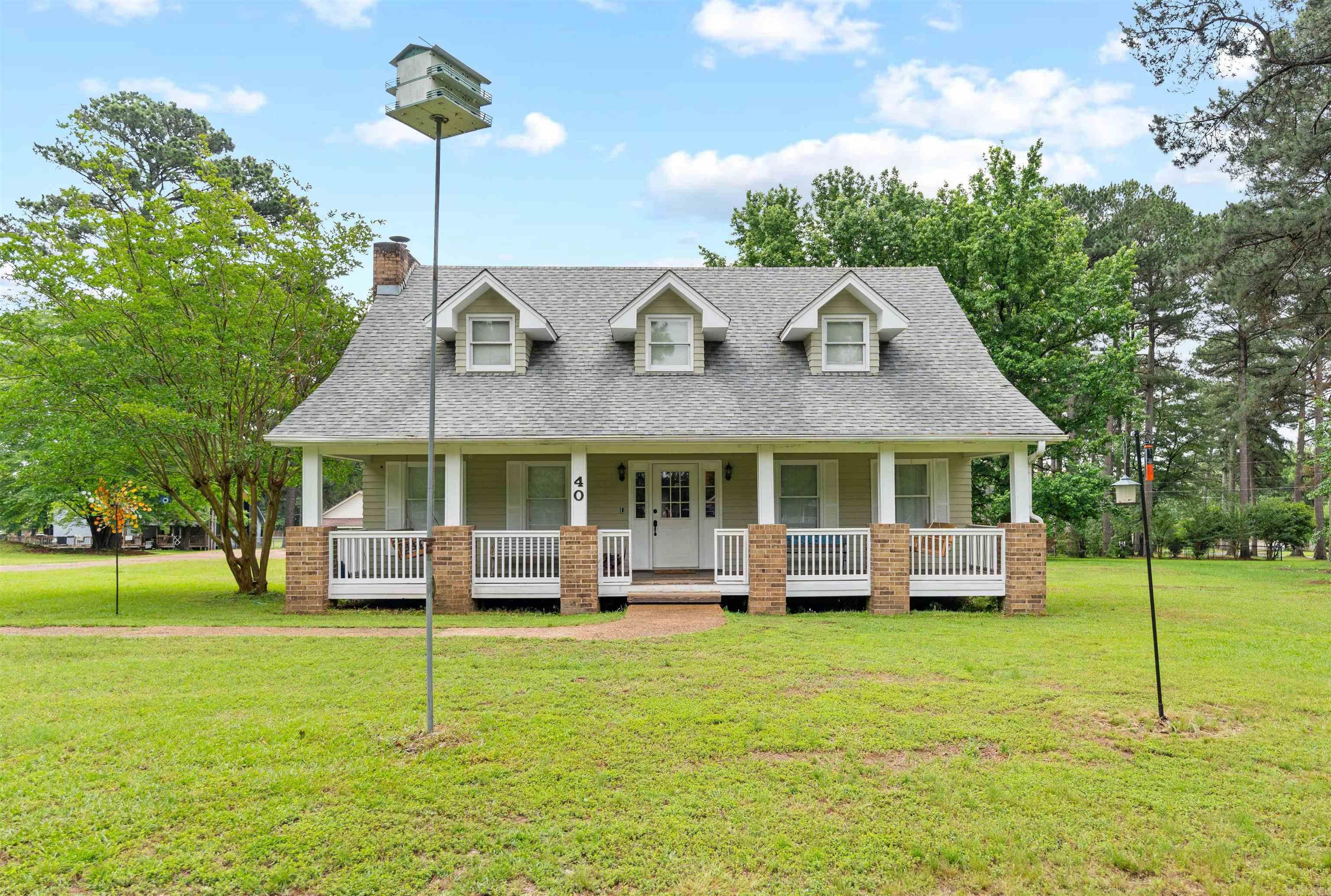 40 Rosewood Drive — photo