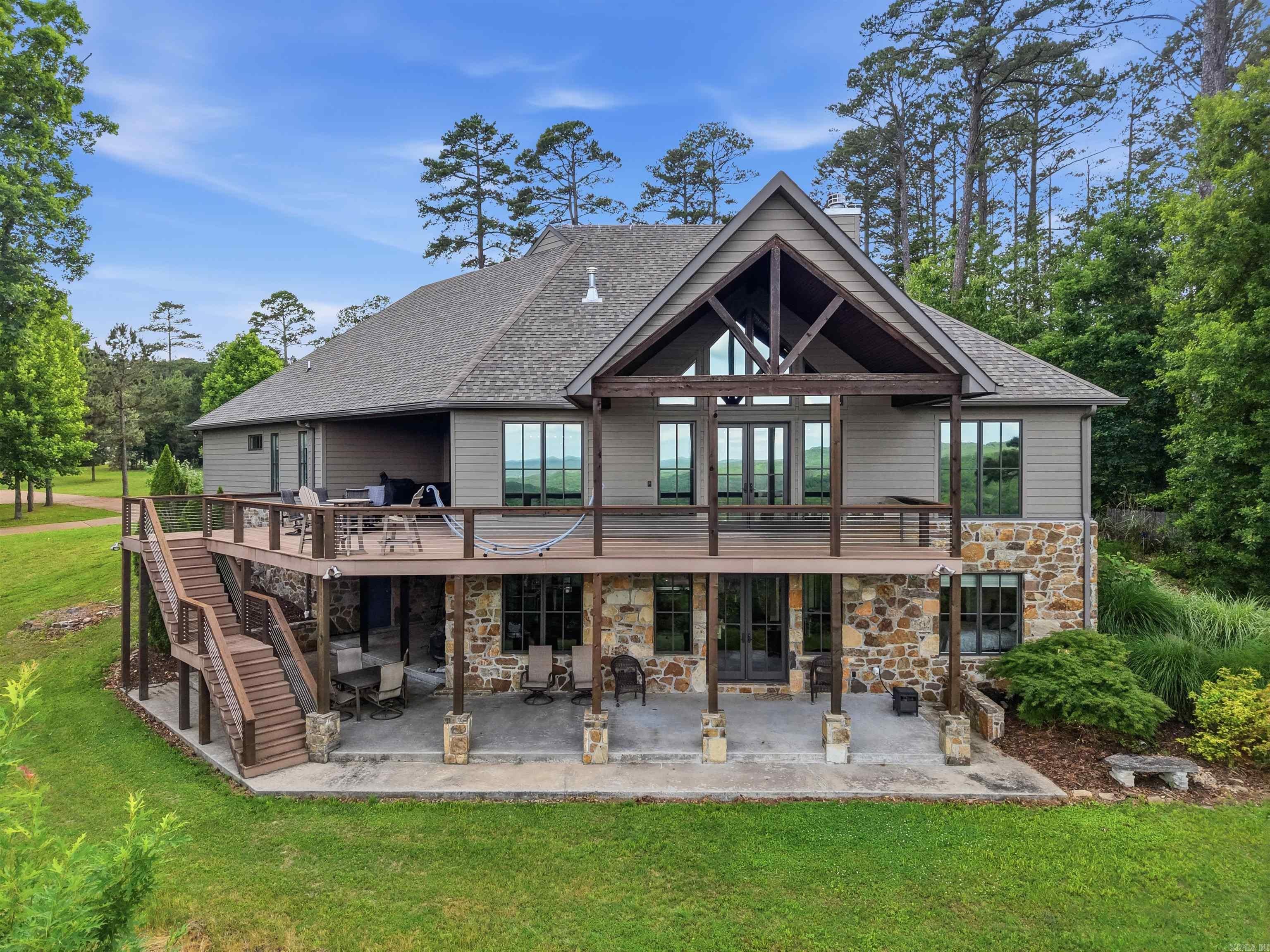 61 The Bluffs Dr — photo