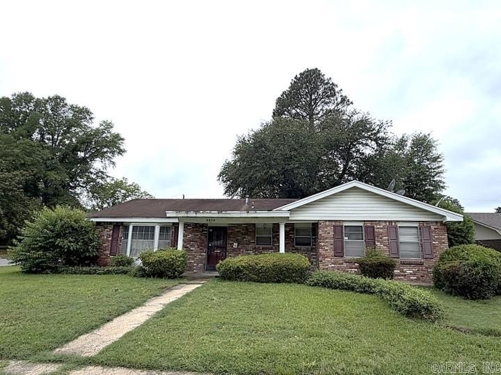 3914 King Richard Road — photo