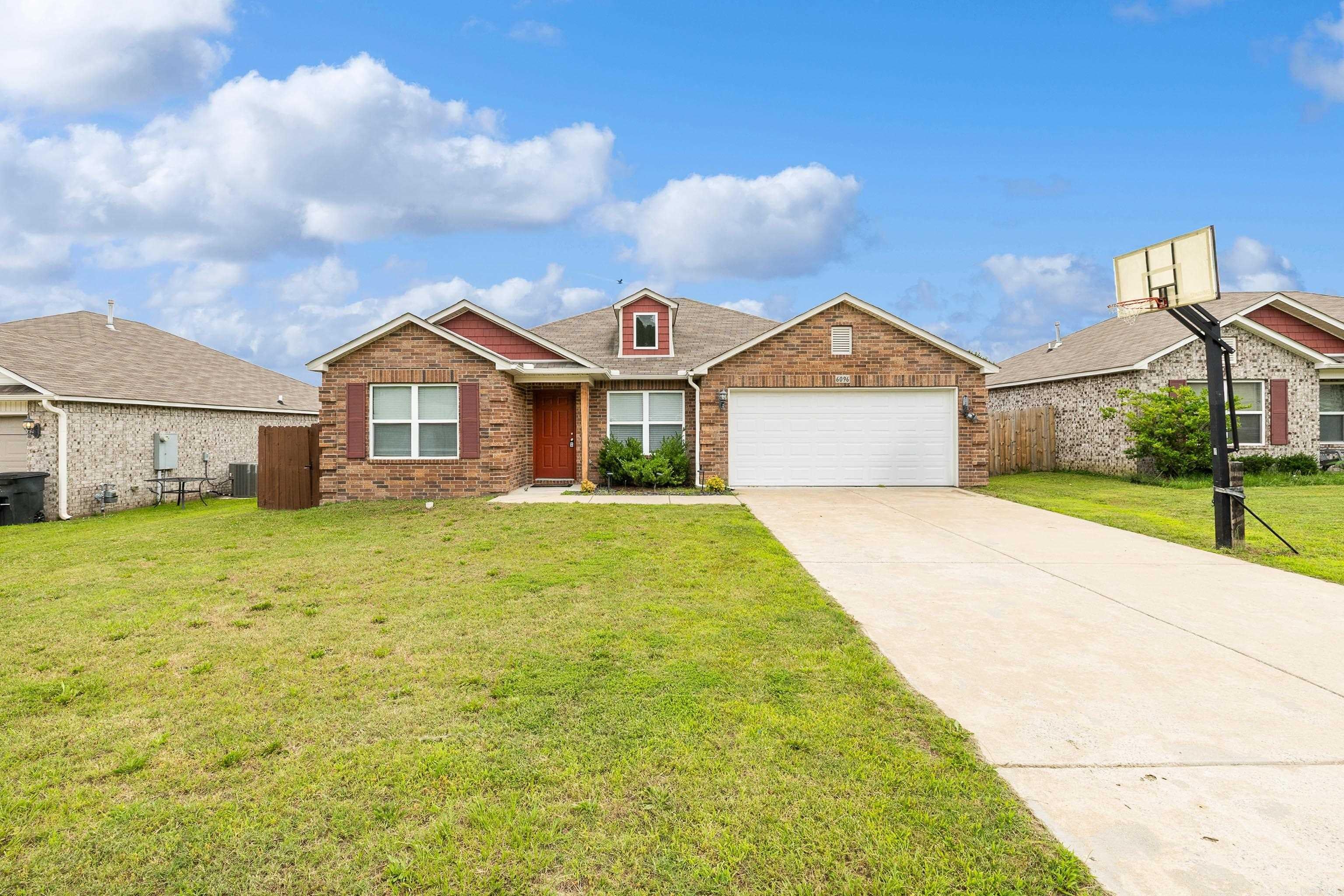 6096 Saddle Hill Drive — photo