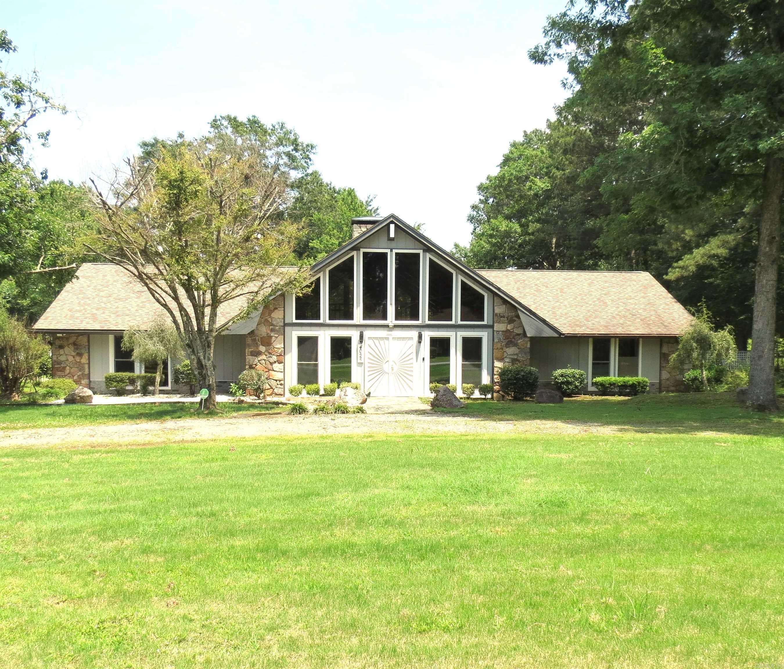 4025 Chapel Lane — photo