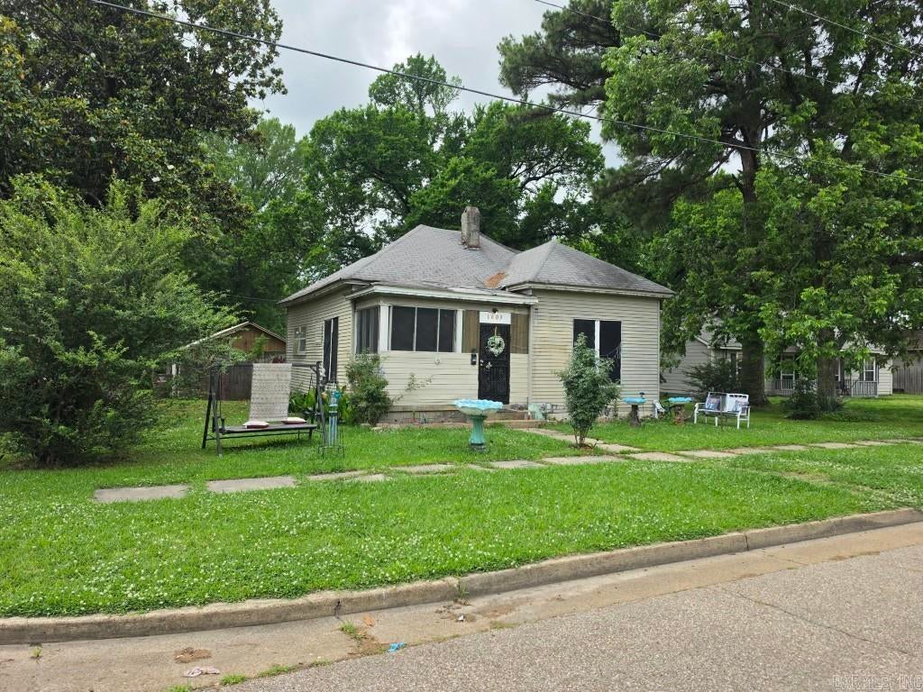 1003 Terry St N — photo