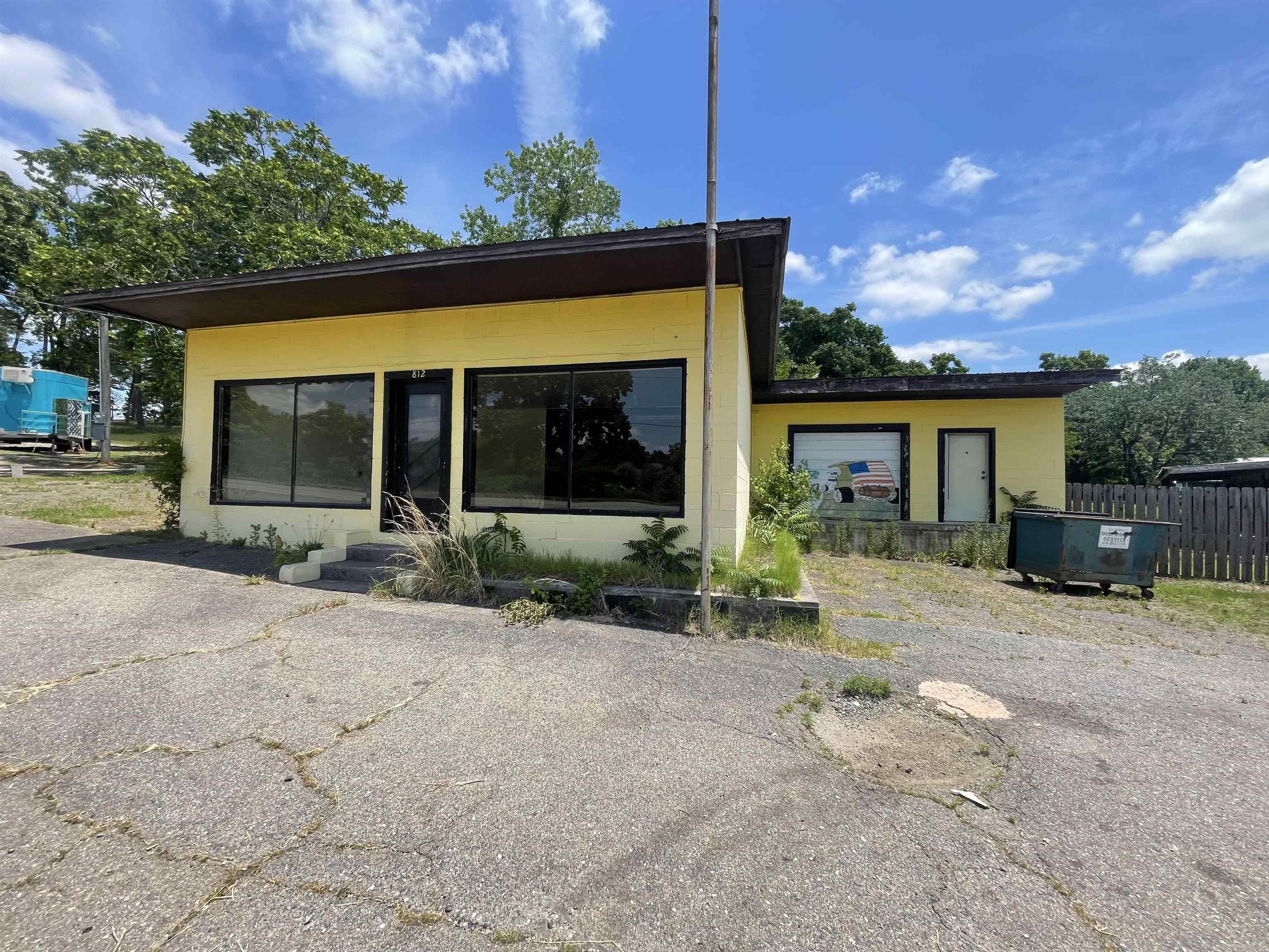 812 Highway 71 South — photo