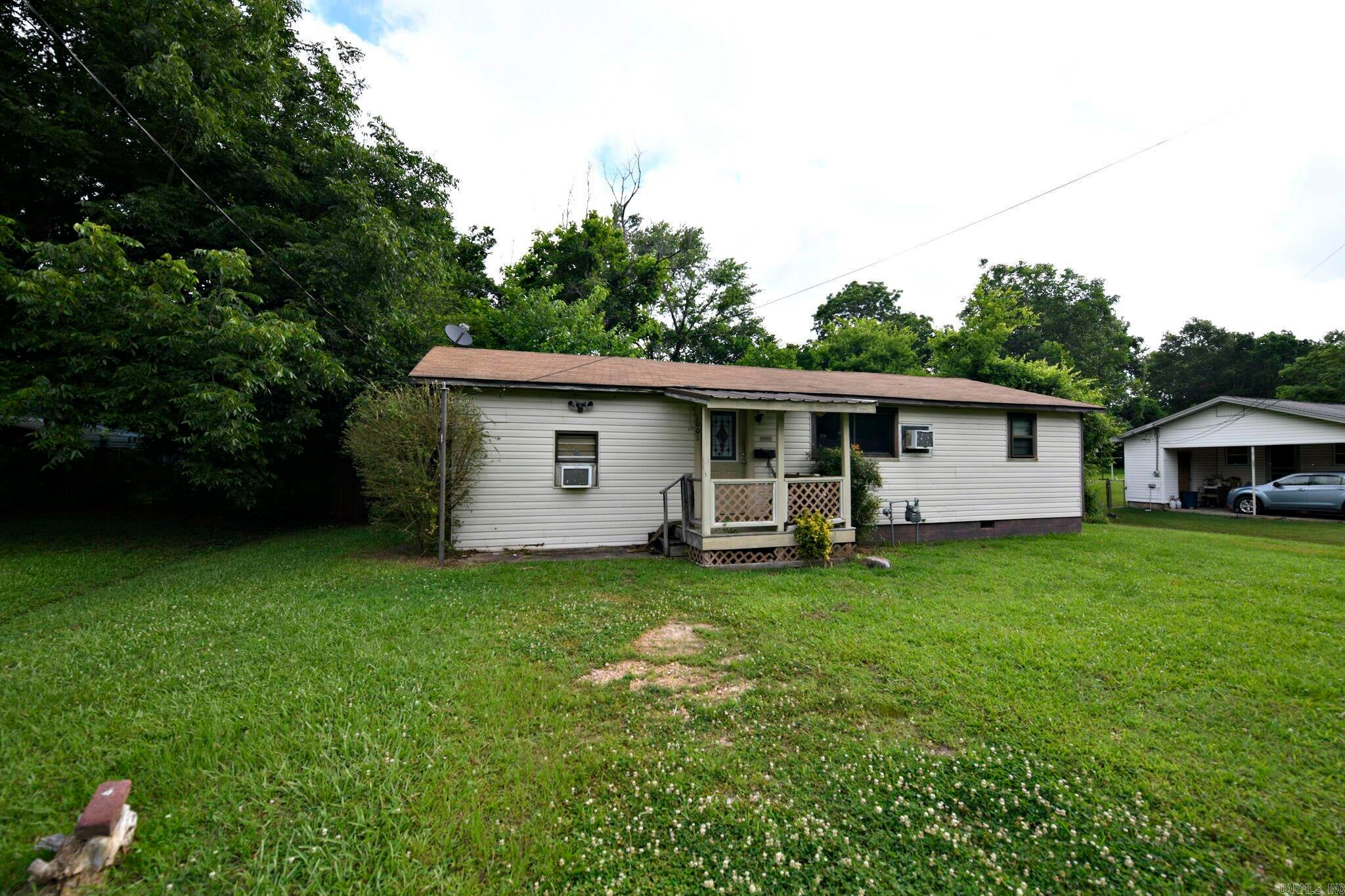 1001 Marion Ave — photo