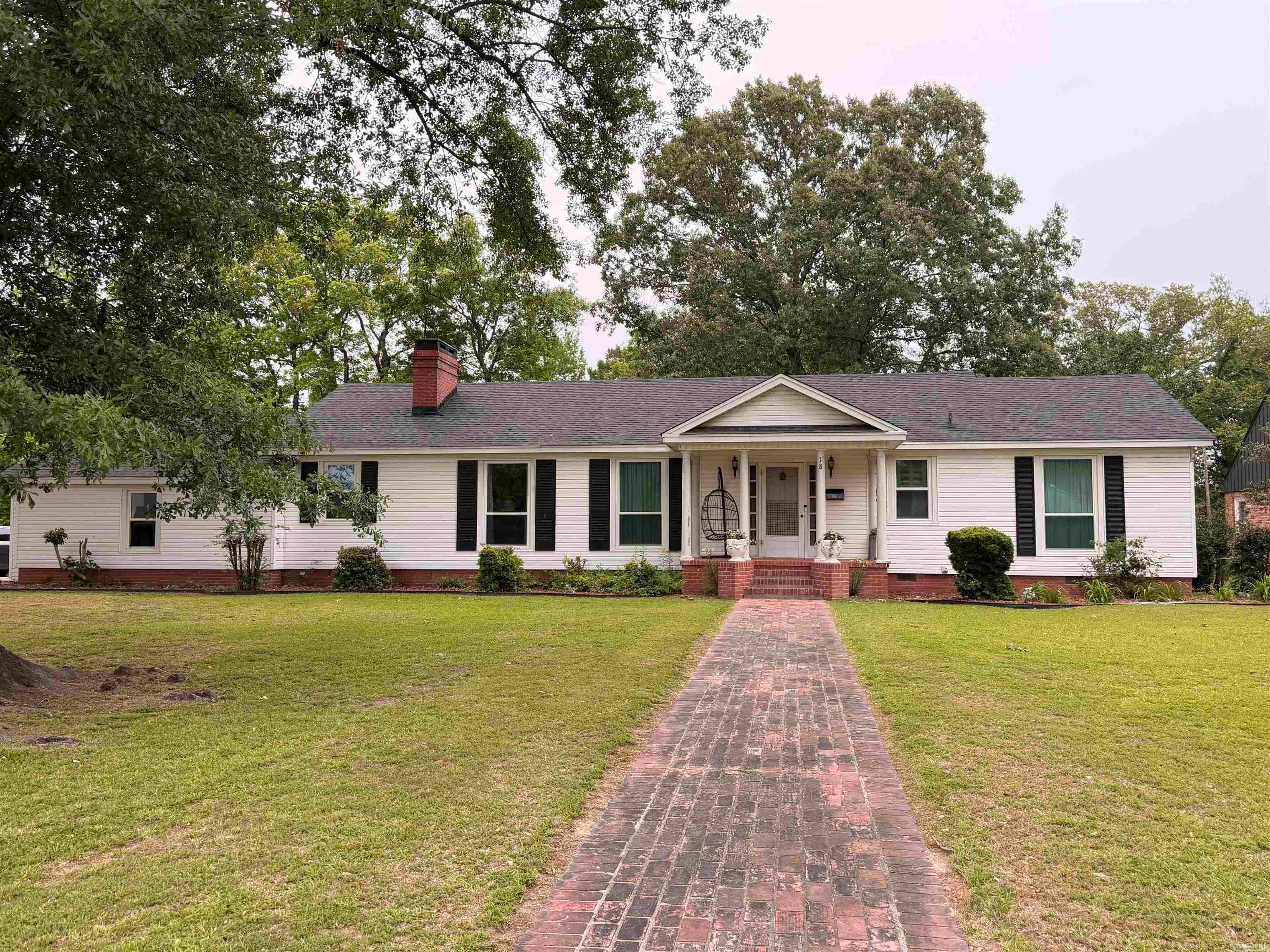 18 Wolfe Drive — photo