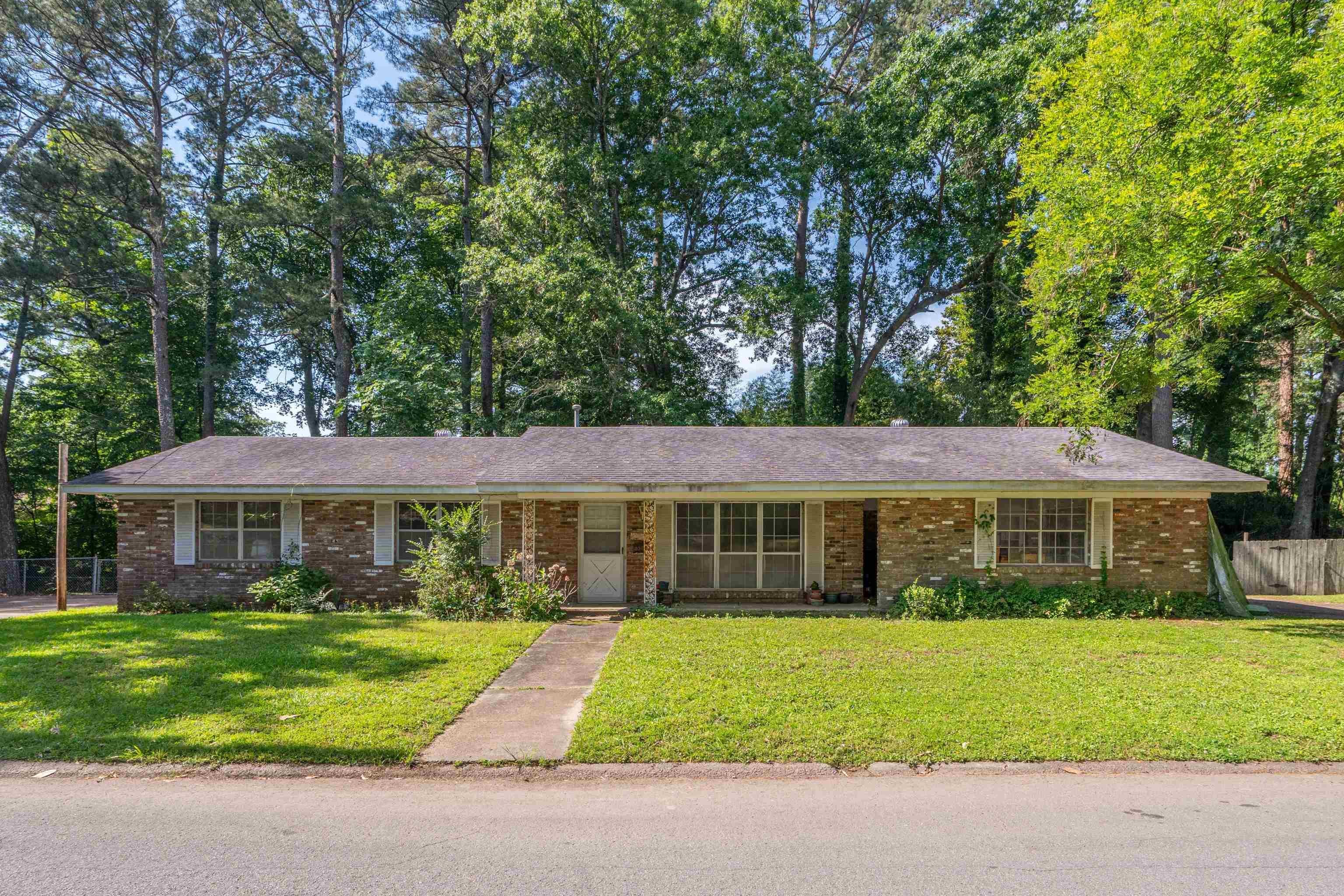 2047 Elaine Circle — photo