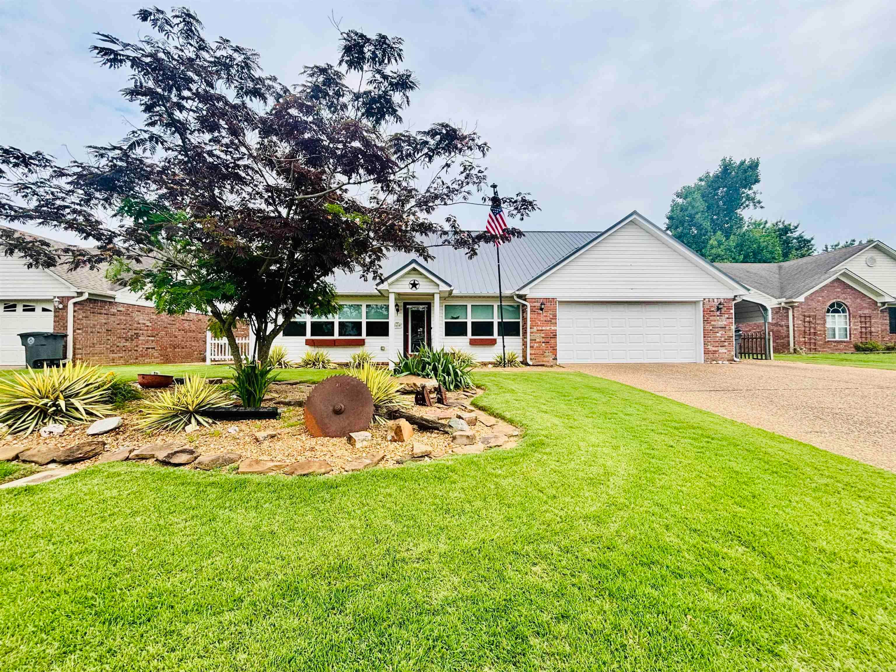 2409 Normandy Lane — photo