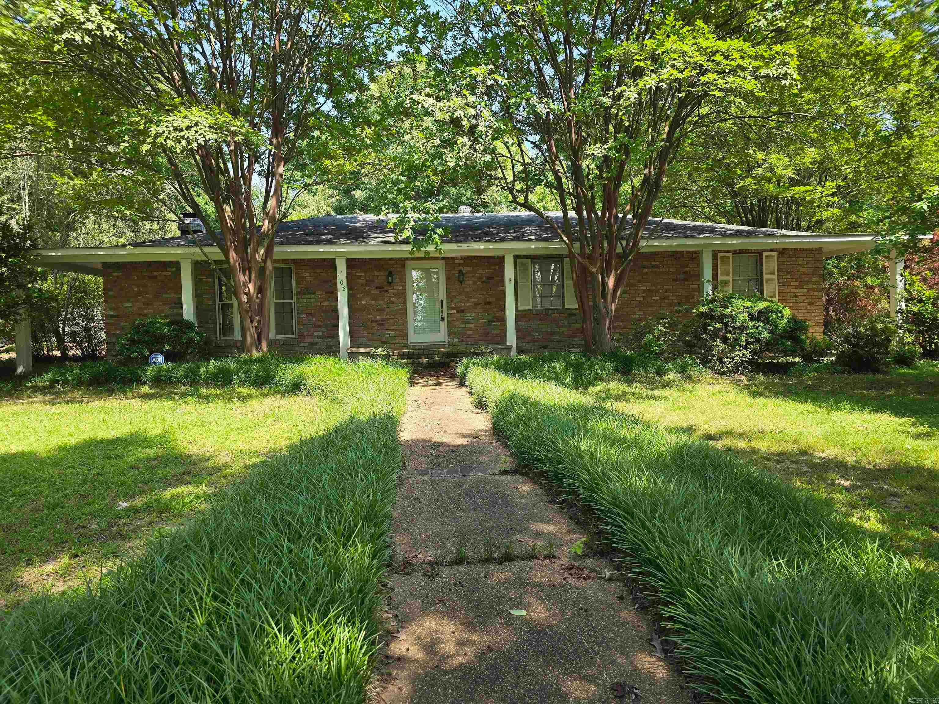 106 Honeysuckle Lane — photo
