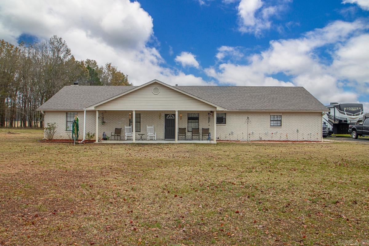905 Graham Rd — photo