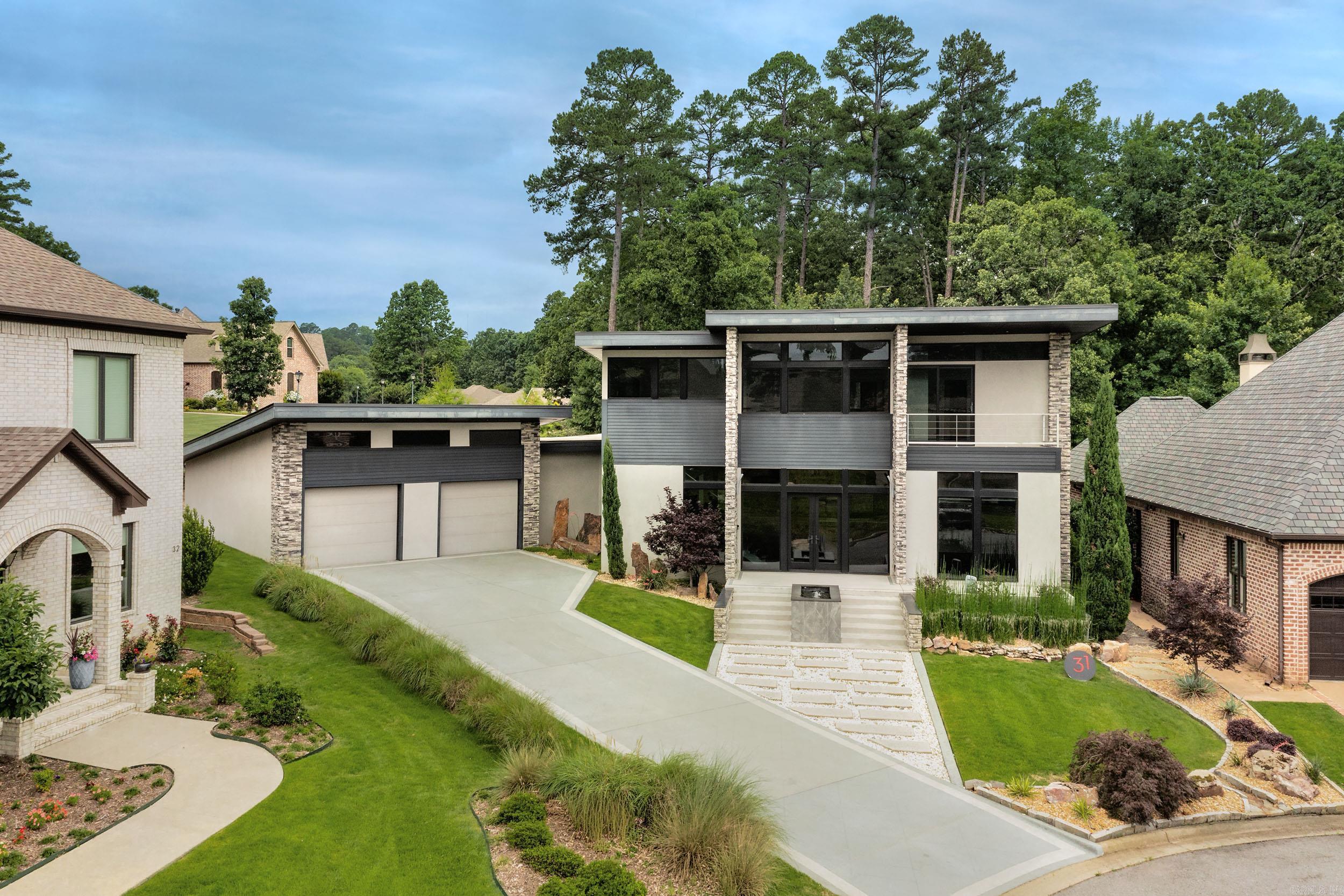 31 La Scala Court — photo
