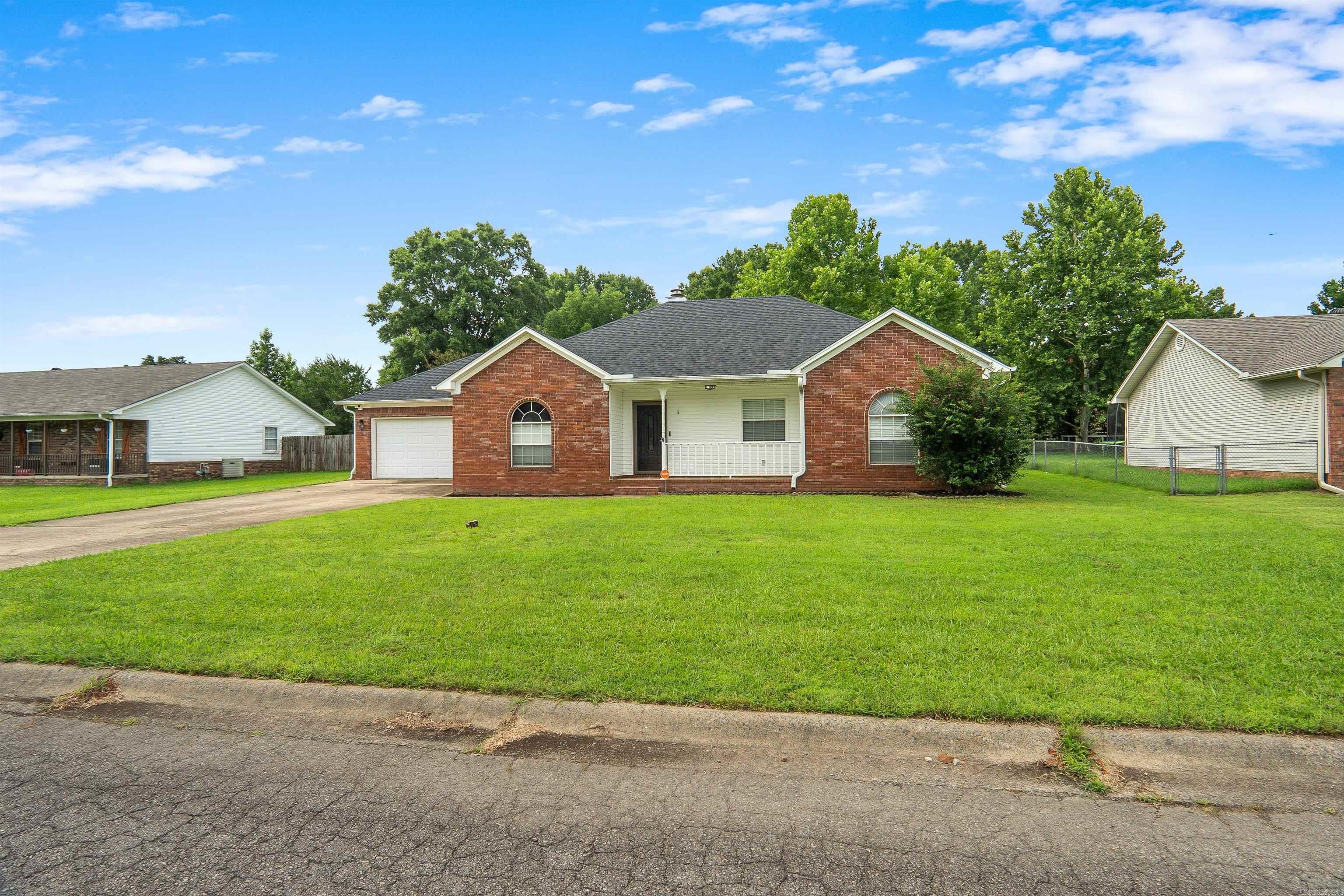 15 Red Oak Drive — photo