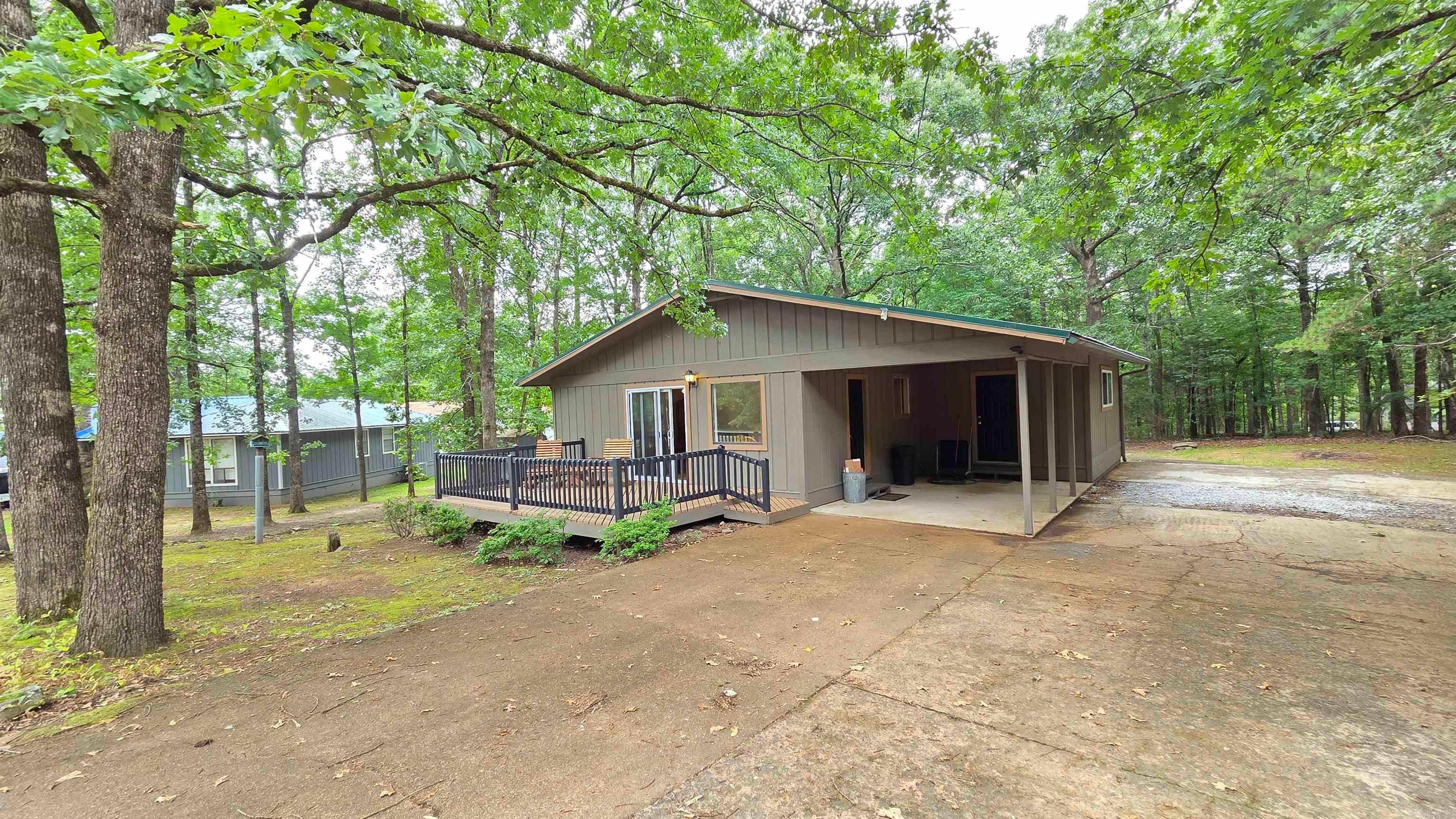 220 Lookout Dr — photo