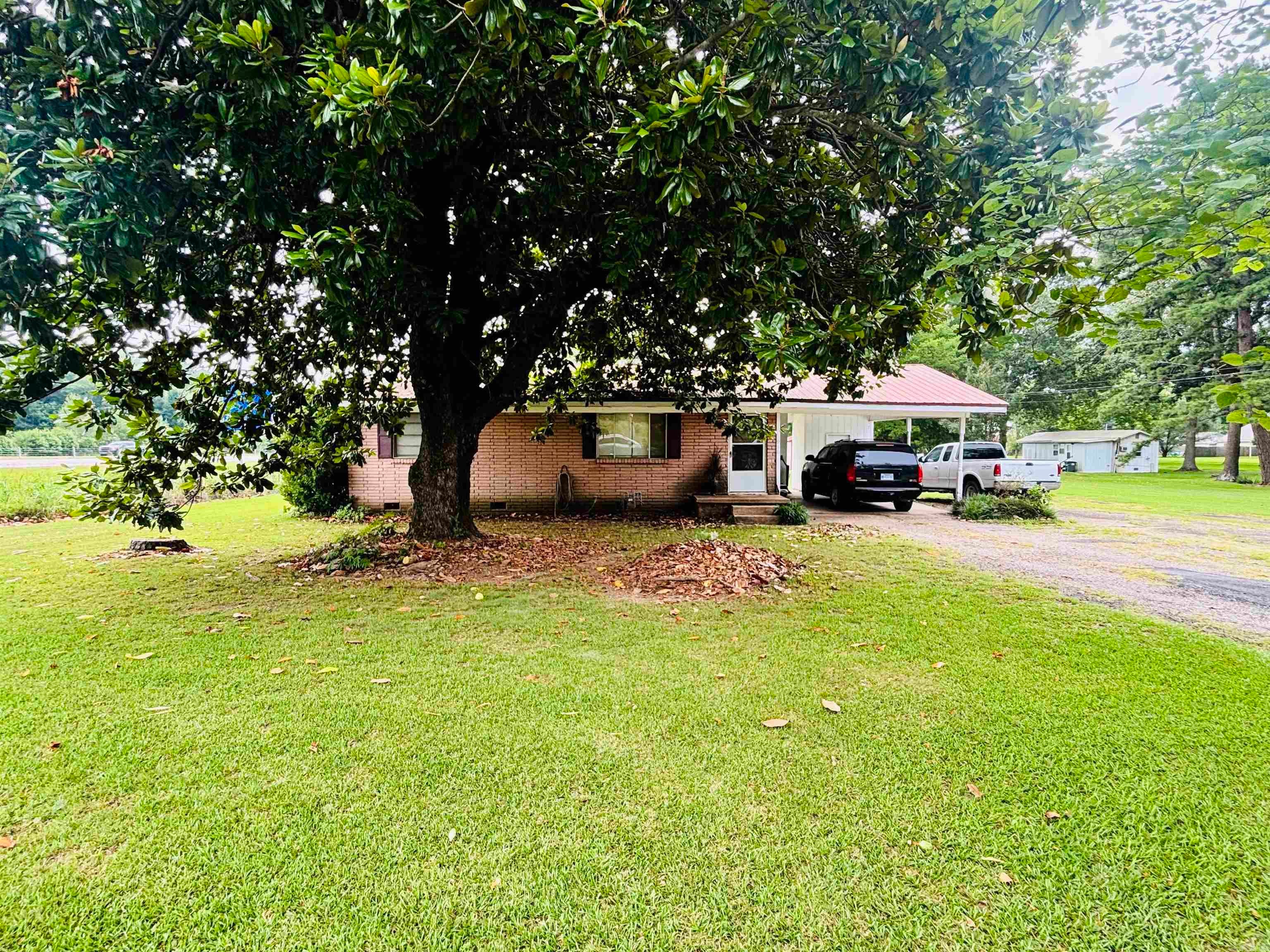 916 N Hickory Street — photo